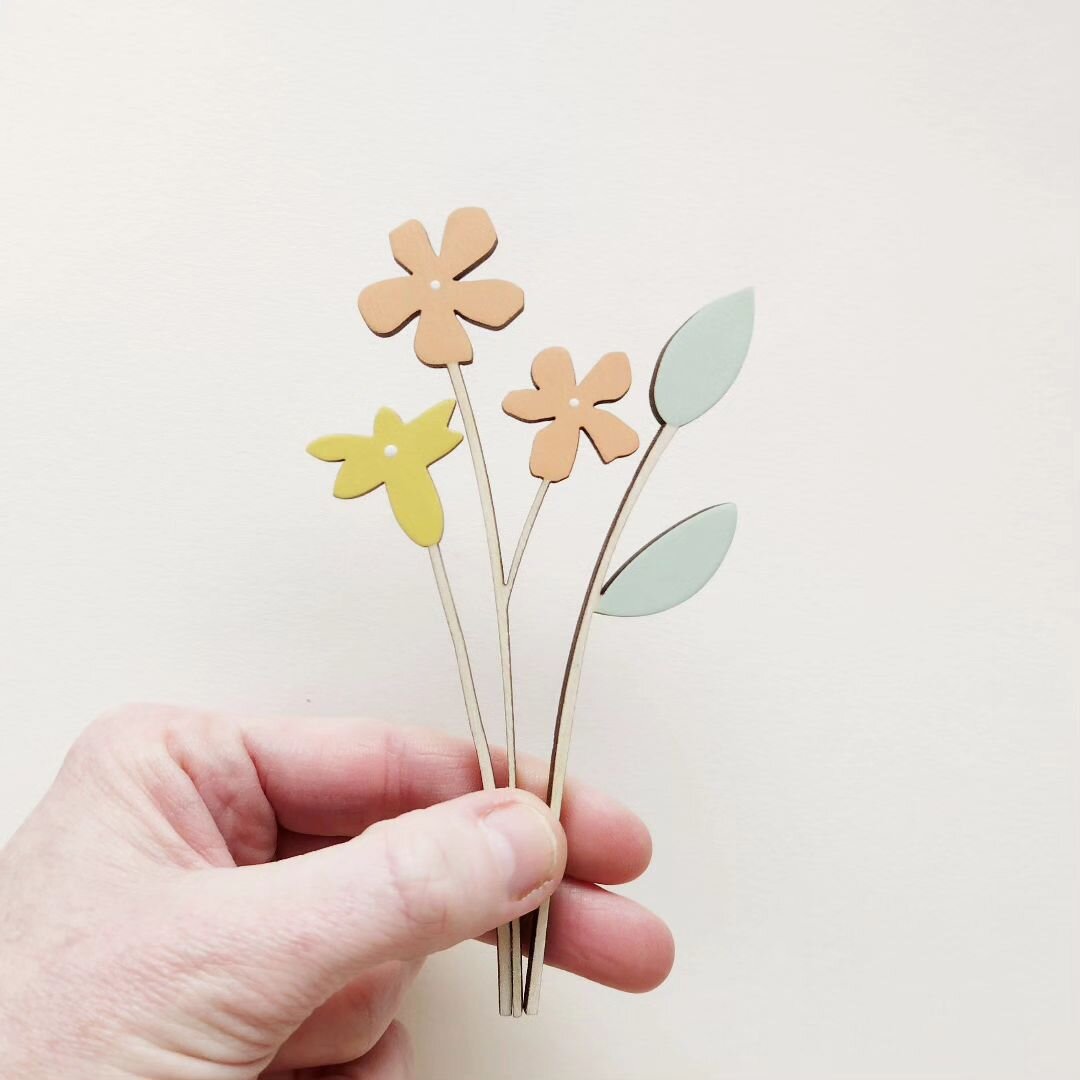 Did you know that my mini wooden flower stems are  available individually for you to create your own pretty arrangements?
Just like with my larger stems you can hand pick the styles and colours that you like to make a posy that's unique to you.
Lovel