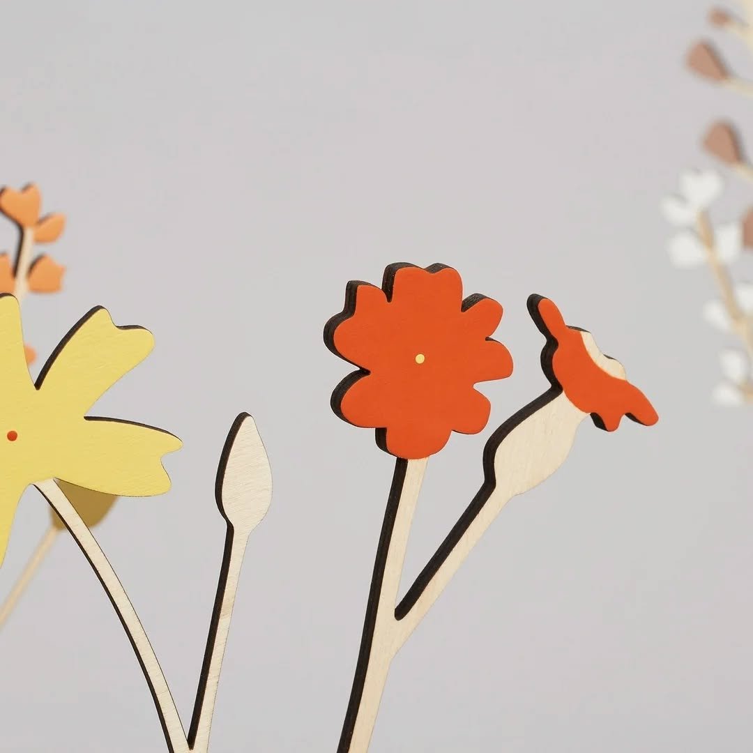 Love is in the air! &hearts;️
Beautiful wooden flowers to surprise your love this Valentine's Day!
A bouquet of wooden blooms that will last forever and can be added to each year.
Lots of elegant styles to choose from, all individually hand-painted a