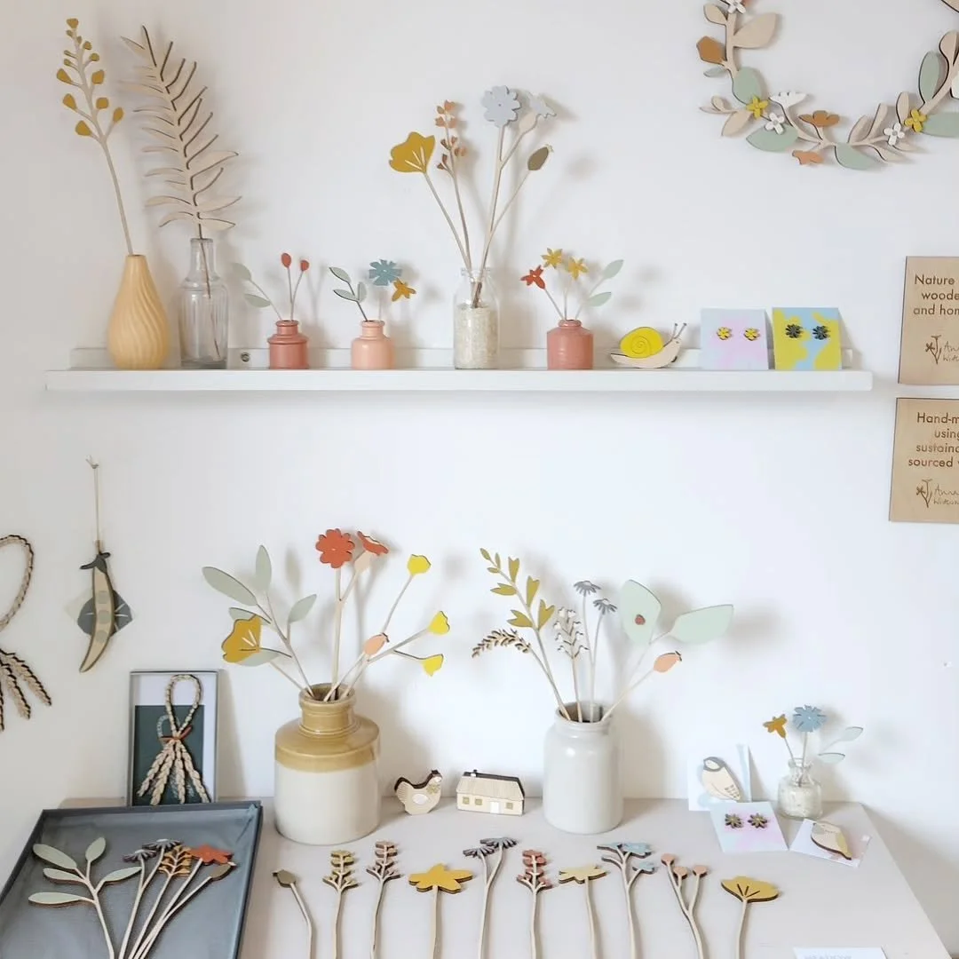 Summer scenes at the studio 🌞

During the school holidays I don't get quite as much time here as I'd like but I did get a chance to tidy and refresh my display area recently! 

Nice to see it looking fresh with pretty flower displays and pieces from