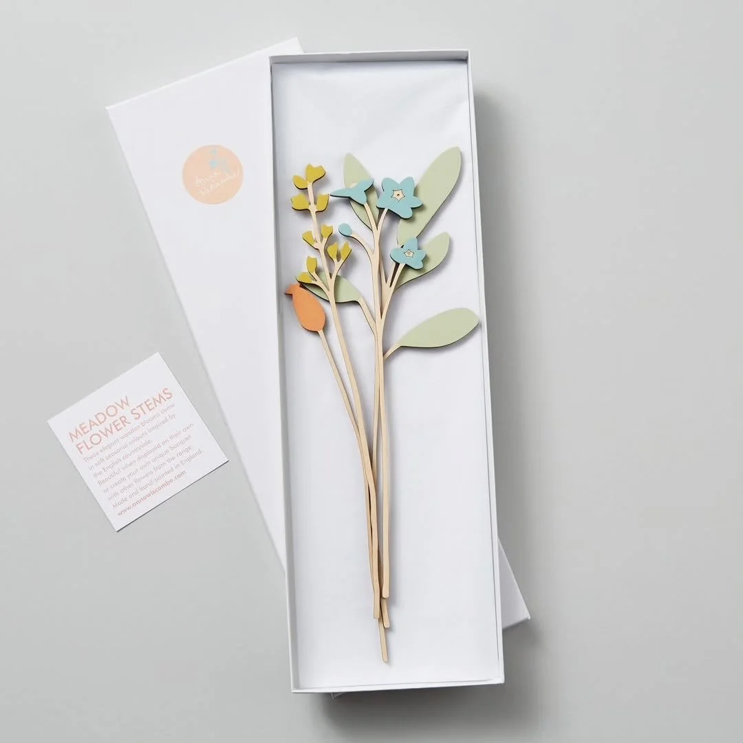 What could be nicer than receiving this beautiful set of wooden flowers under the tree this year?!
A thoughtful, sustainable and unique gift - just pop them in your favourite vase for an everlasting display of flowers!

Forget-me-not wooden flower se