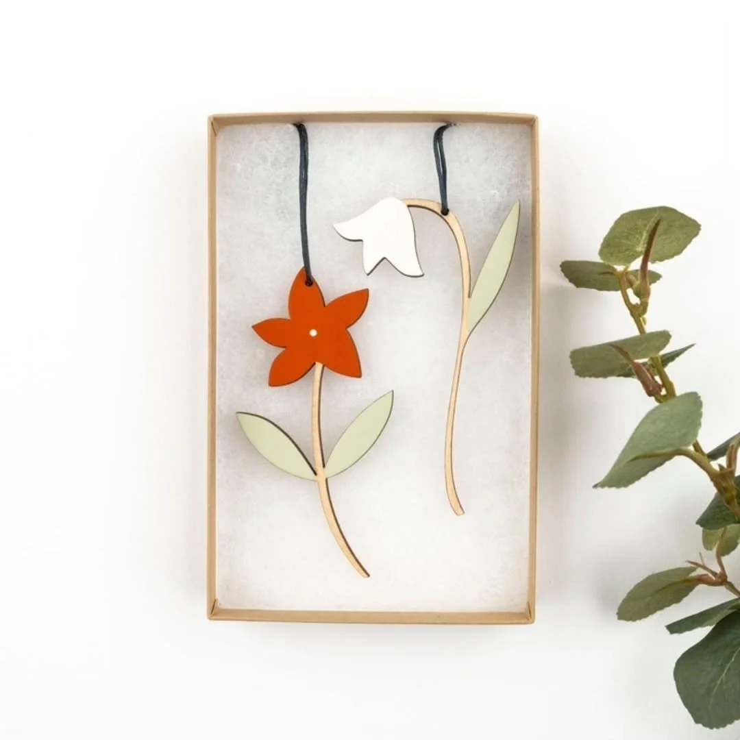 Create your own boxed set of two beautiful floral Christmas decorations - now for just &pound;15!
There are 6 different choices to mix and match between to make a set that's the perfect bespoke gift 🎁