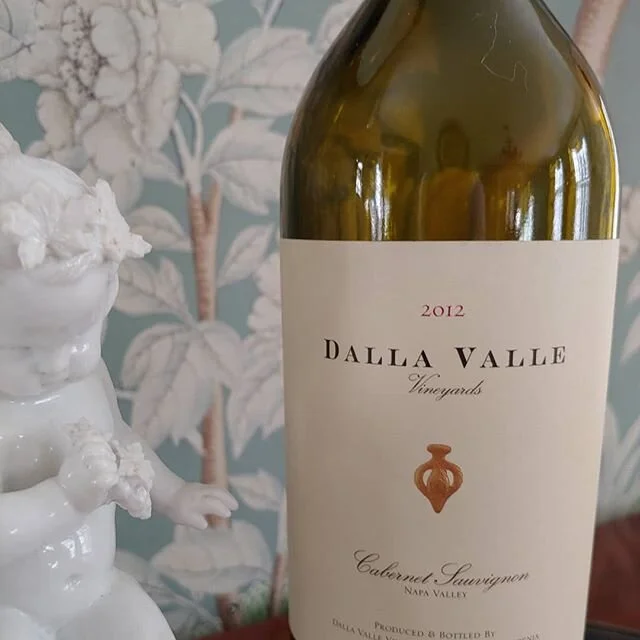 A very Good Friday indeed. Old World elegance with its own New World Napa style. Great start to the Easter weekend. Keep popping the corks. 🍷🥂💒 🐣
#Bacchus #stayhome #easter #findmethatwine @dallavallevineyards @napa.wine.series #2012 @noahstable