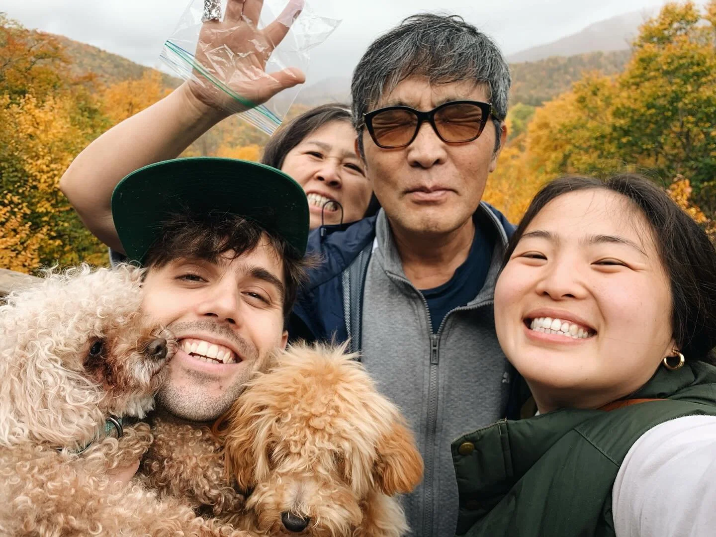 (3/3) The impossible weight of September.
We are still carrying this impossible weight.
My body remembers.
Our bodies remember.

There are special days scattered throughout the year that make the grief of living my life without 아빠 feel searing, but t