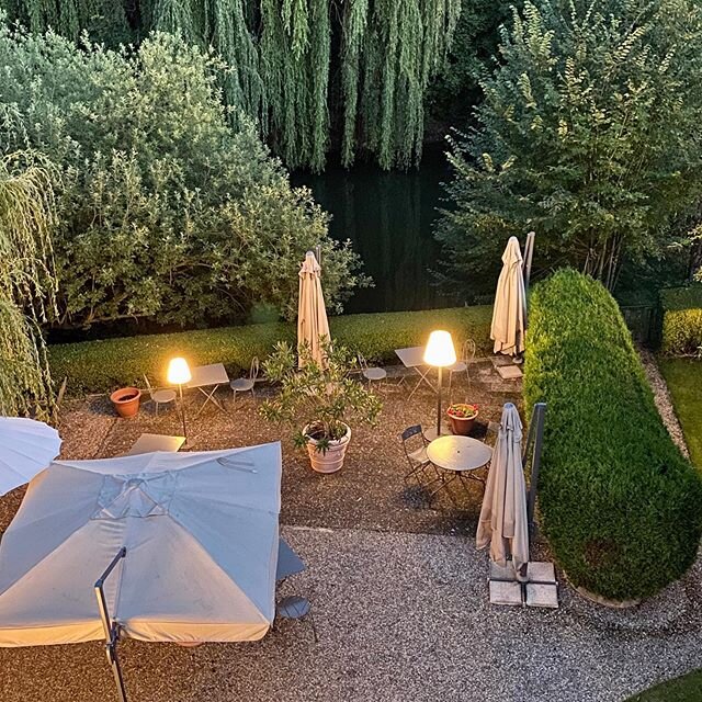 Ambiance du soir #hotel #hotelhideaway #hotellife #h&ocirc;tel #hotels #h&ocirc;tedecharme #latable #restauration #alsace #alsacefrance #alsacetourisme #alsacemylove #alsacezvous #visitalsace #selestat #visitselestat #visitgrandried #mabellealsace #t