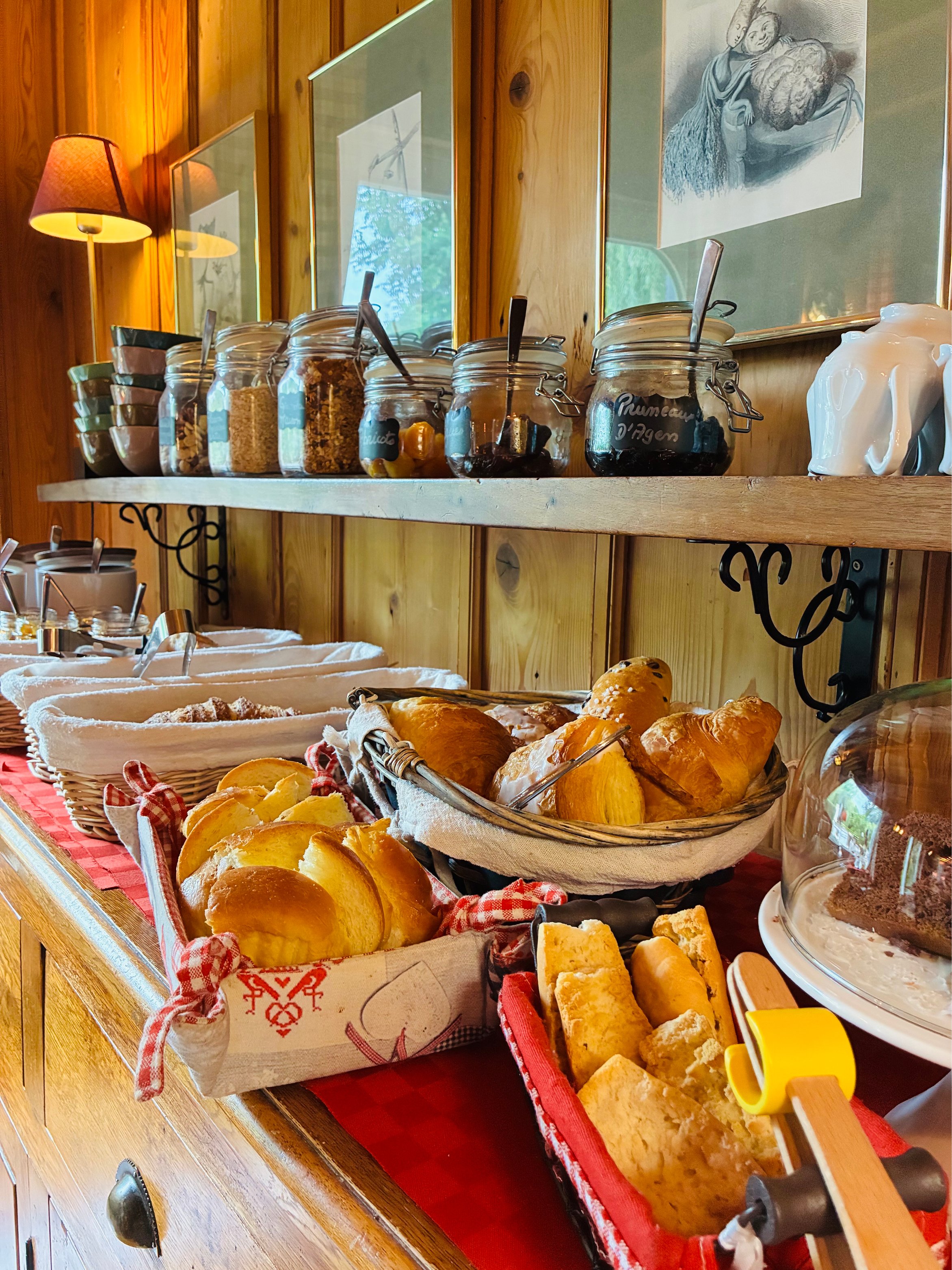 petit dej hotel2.jpg