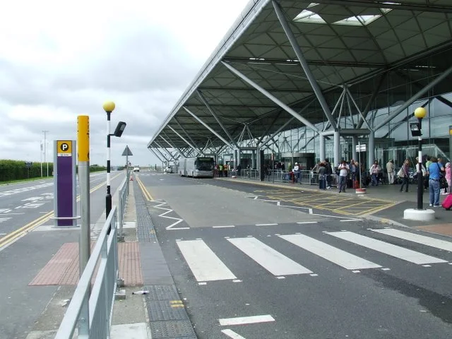 Stansted_Airport_-_geograph.org.uk_-_1622006@Thomas Nugent.jpg