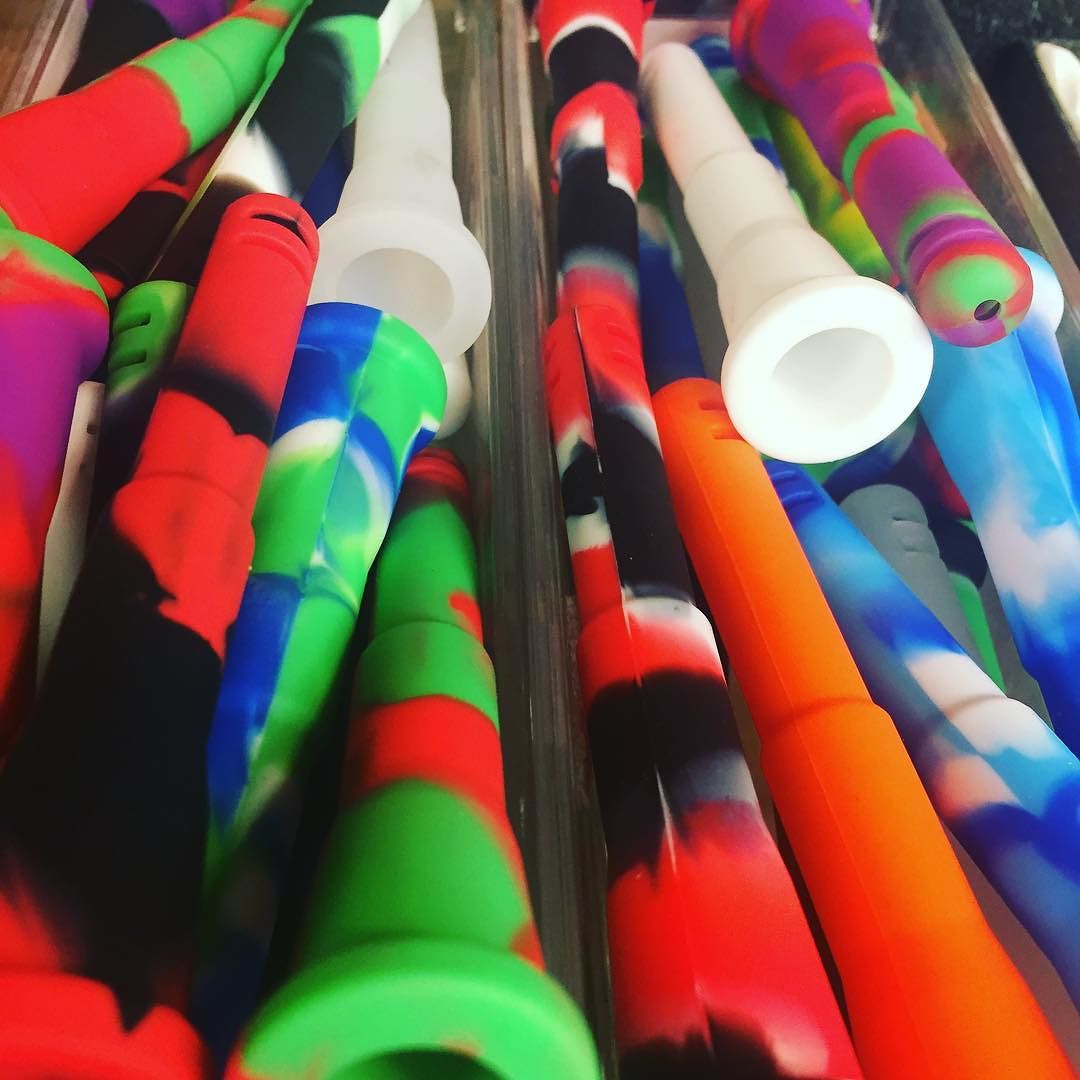 Silicone_downstem__portable___unbreakable__check_dolansmoking.com.jpg