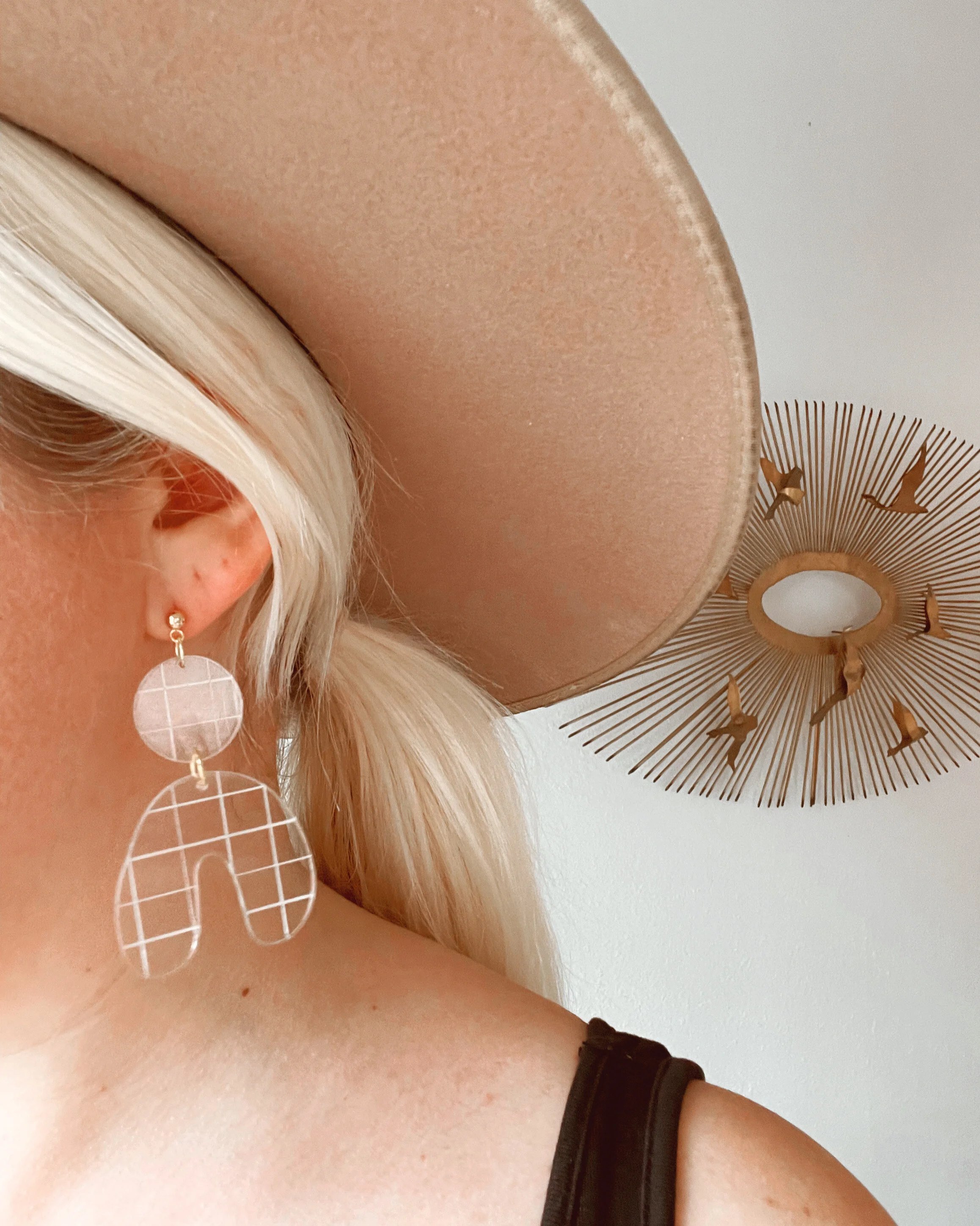 Soft Curves Arch Dangles