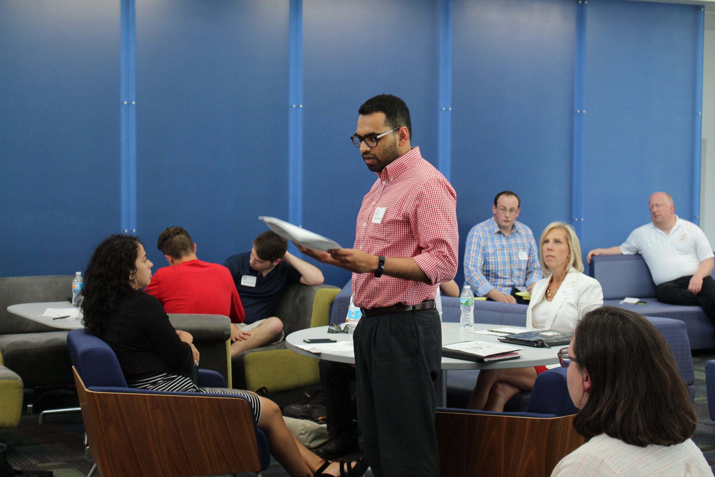 The seminar ended with each group pitching their startup ideas to the room. This exercise helped the groups develop their pitch in a quick and efficient way. The key is to have a target market and a pure purpose as to how and why someone should invest in your company. 