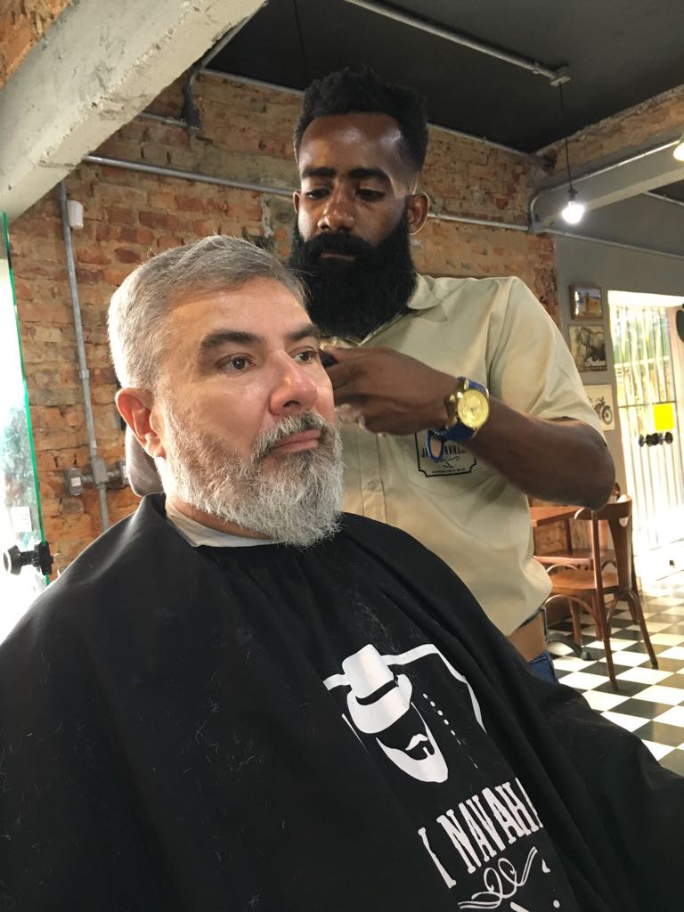 Jack Navalha Uma das ilhas de excelência em Salvador é o prazer de realizar consultoria. www.trinks.com/jacknavalhabarbeariabar