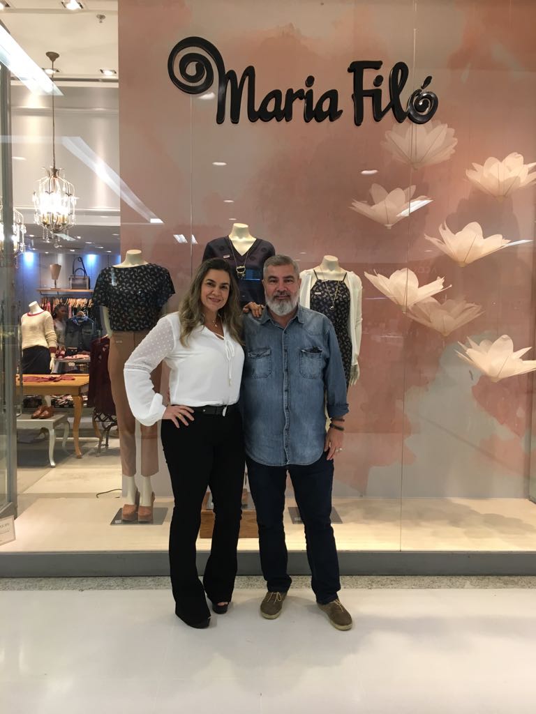 Maria Filó A Maria Filé é uma franquia carioca de roupas femininas que faz o maior sucesso em Salvador. Gerenciado por Ivânia grande amiga e excelente empresária. www.mariafilo.com.br