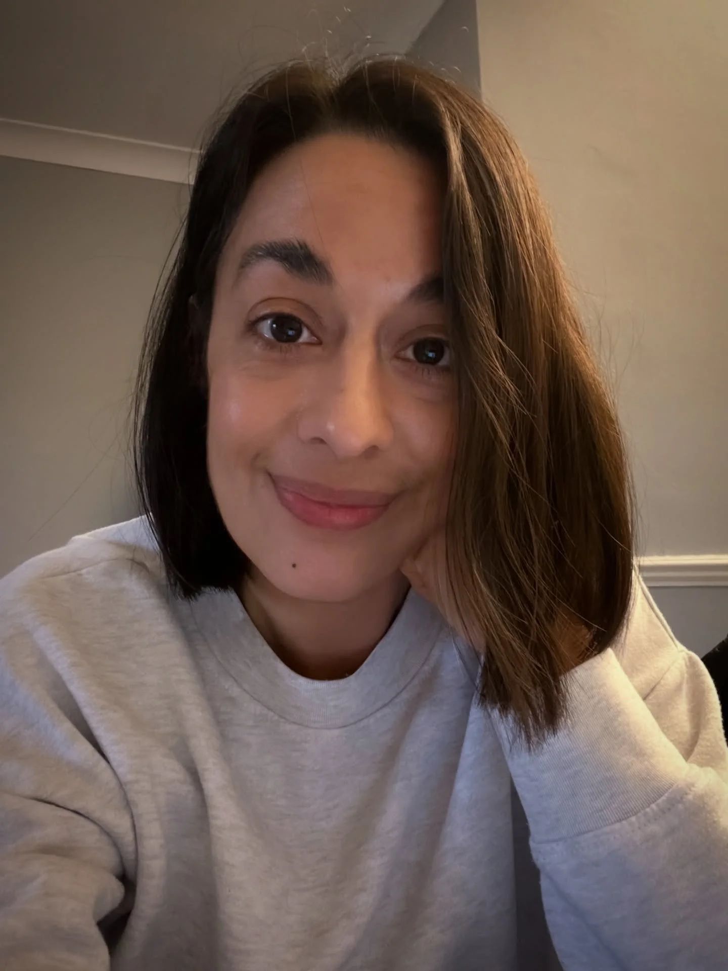 Last week was a hard one. Caring for a little one who&rsquo;s unwell is a different kind of tired. Mum life is great but also hard at times. It asks so much of you and this pic captures that! Tired, yes&hellip;.but still hopeful. 

But Monday arrives