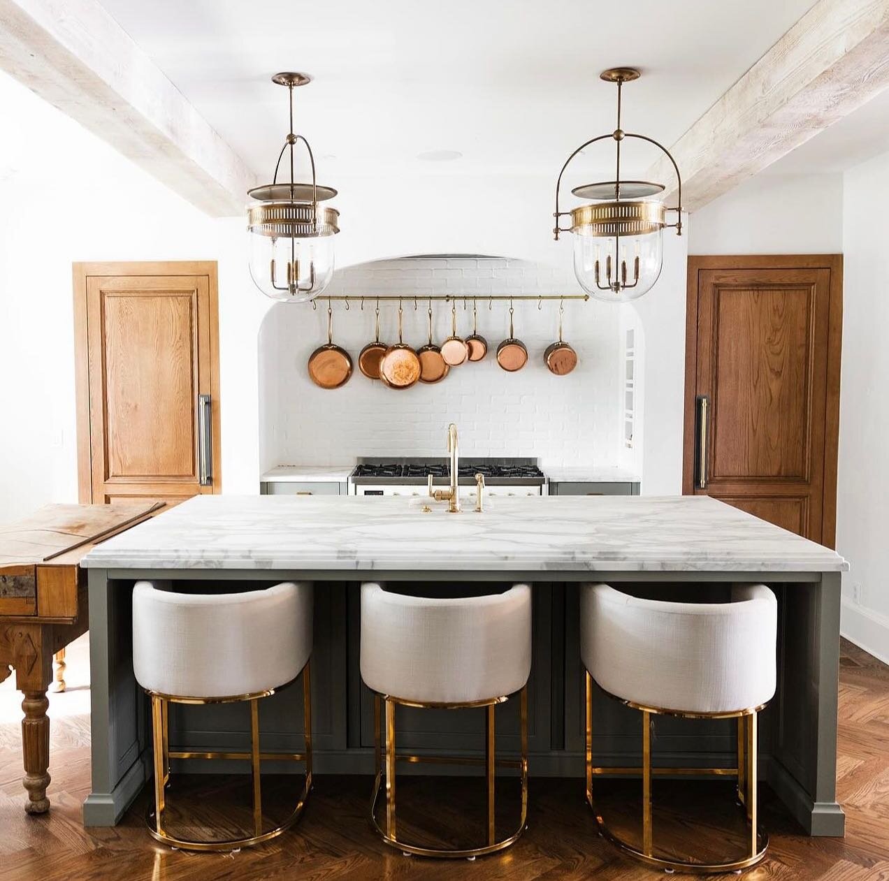 Our second project on this year&rsquo;s @atlantahomesmag Tour of Kitchens: a timelass Tuxedo Park manor 

This lovely kitchen will be featured on the tour Sunday March 17th from 11AM-4PM

Tickets on sale at @atlantatourofkitchens 

Designer: @studioe