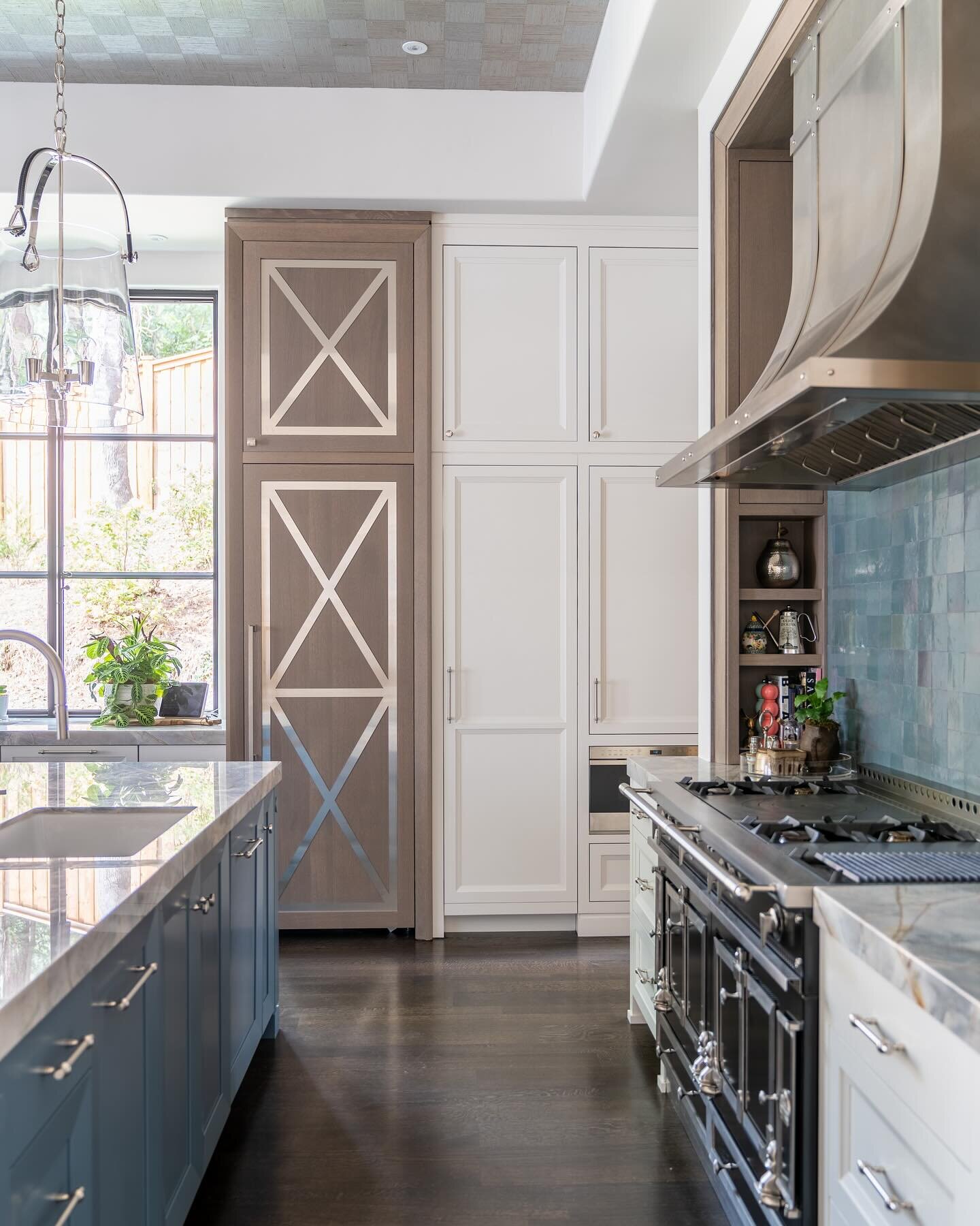 Here&rsquo;s a sneak peak 👀 into one of our two kitchens you can see 3/16 &amp; 3/17 at The Tour of Kitchens! 

Follow the link in @atlantatourofkitchens bio or go to @atlantahomesmag website.

We hope to see you there! 

#tourofkitchens #kitchendes