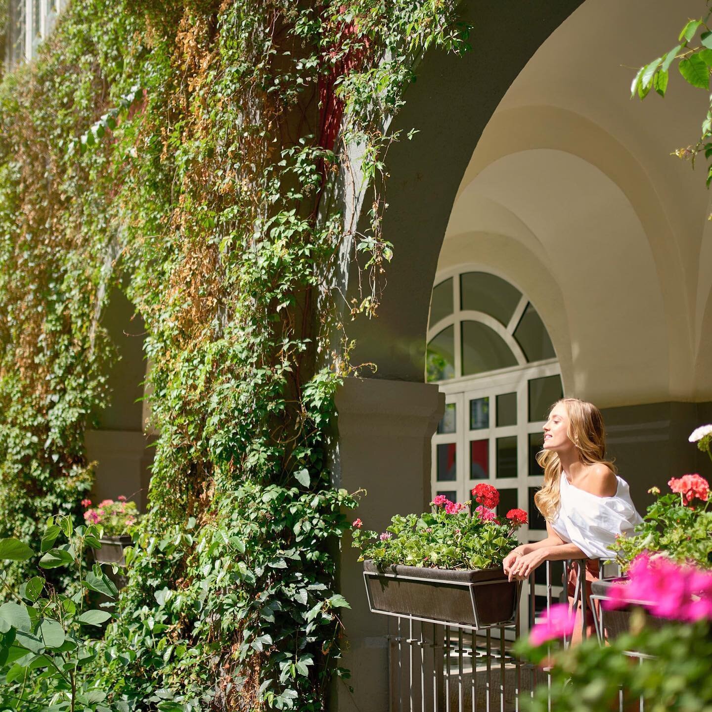 Spring has sprung! @fsmexico @fourseasons #edgardocontrerasphotography 
.
.
.
.
.
Photographer @edgardocontreras 
Photo coordinator @gabyortiz29 
Producer @vickycontrerasf 
MUA @salazar_estilista 
Stylist @jorgemaceo_stylist 
Photo assistants @theboy