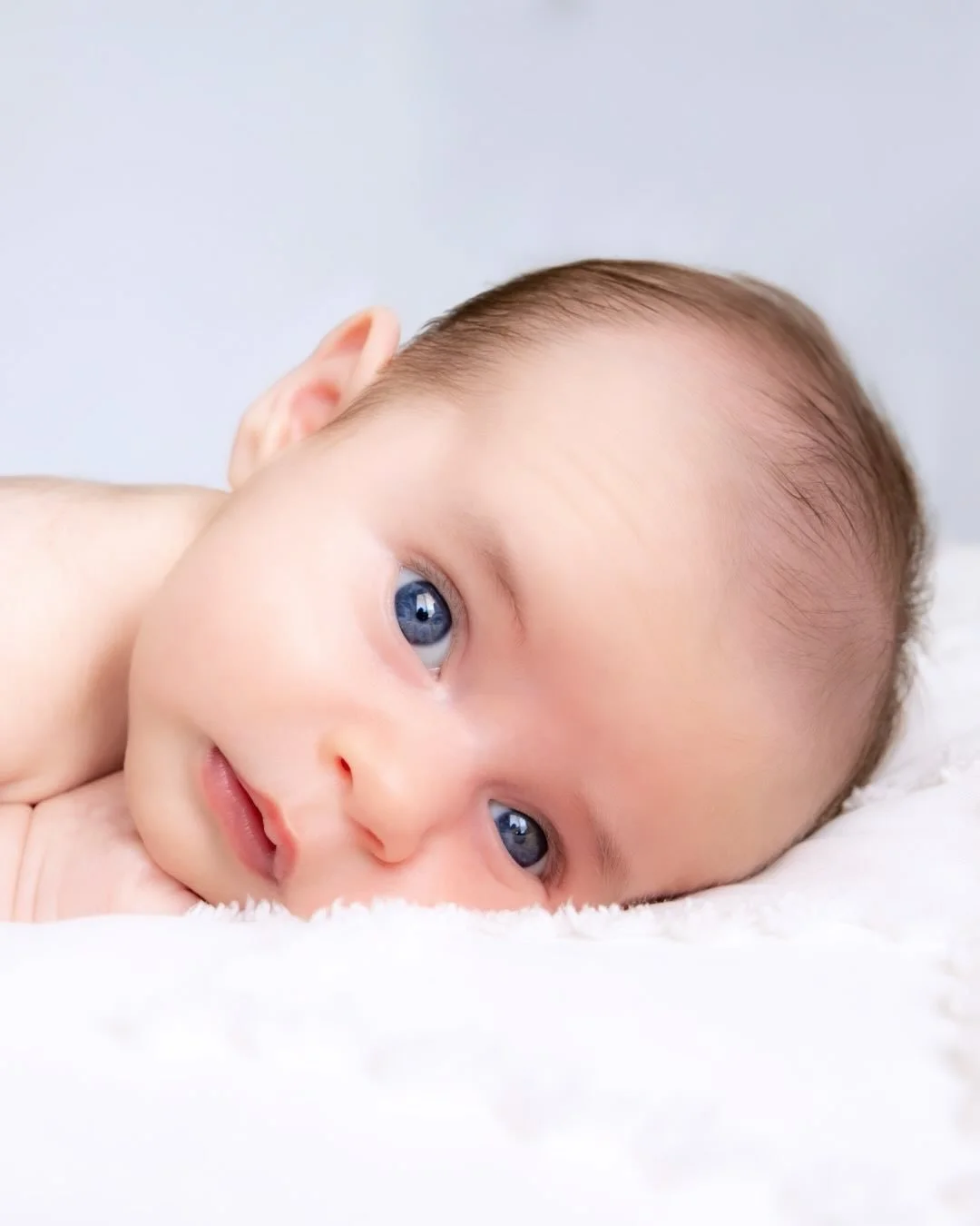 If you are questioning getting newborn photos, this is your sign!! This little dude was already close to two month, but we still got amazing shots of this little prince and all his tiny details! Swipe to see the before/after to see how I edit my newb