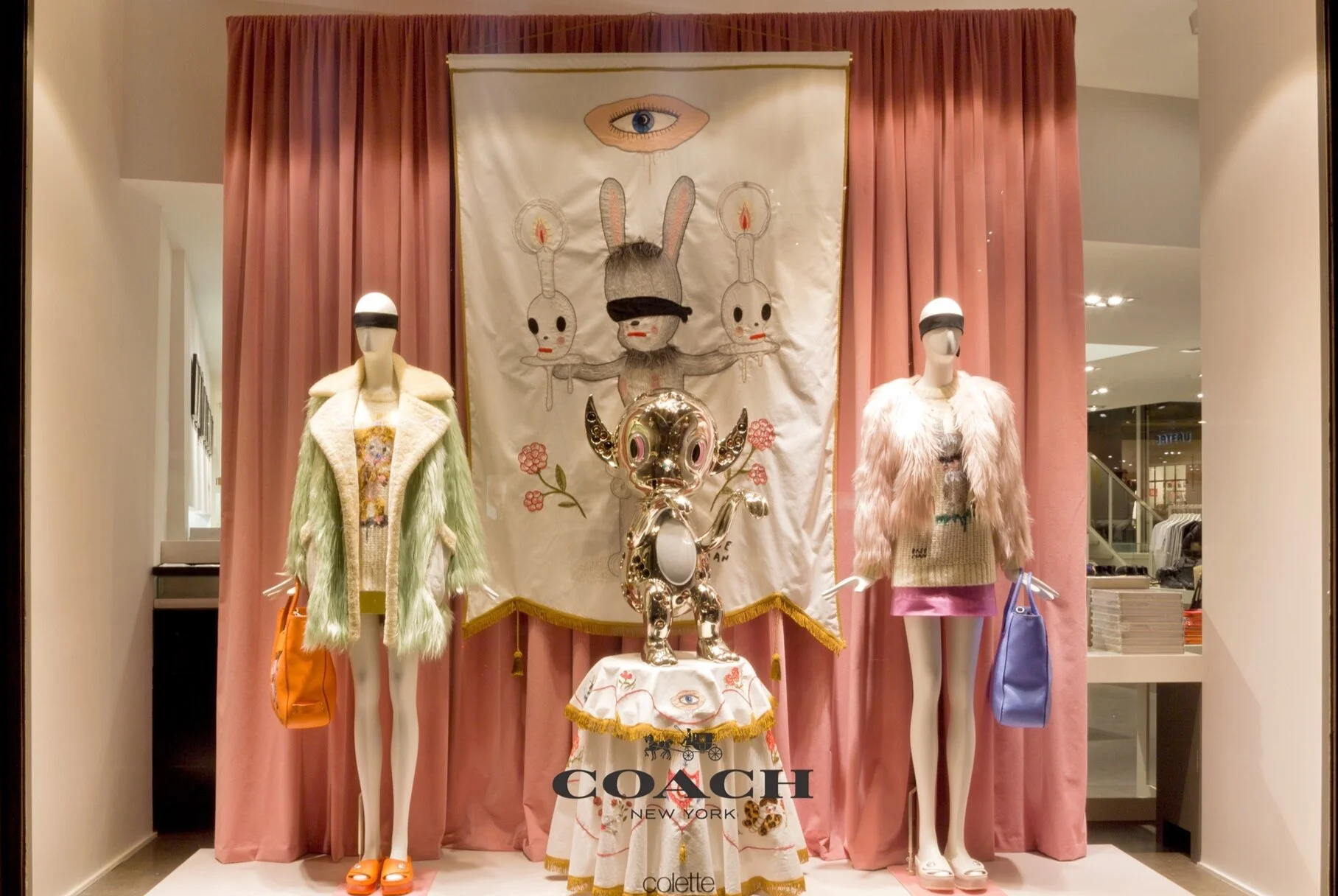 Colette+coach+window+Paris+19+01+2014+001.jpg