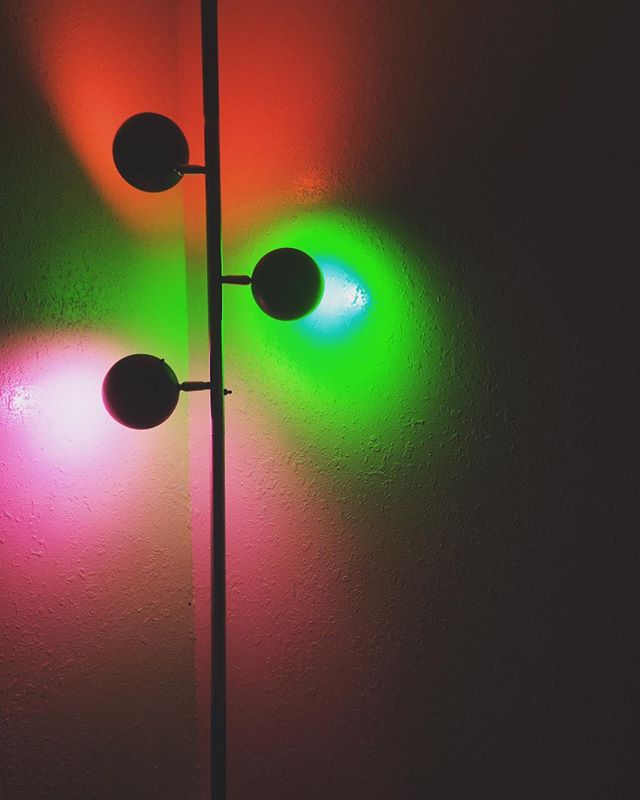 @donnyvomit and I are decorating our new little house! Scored this amazing vintage tension pole lamp for practically peanuts. #midcenturymodern #ourvintagehome #carniecompound(2.0) #mcm