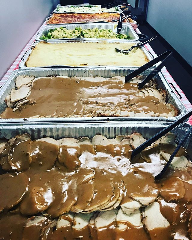 Sliced pork loin with pan gravy, mashed potatoes, saut&eacute;ed broccoli with cheese sauce, autumn salad with blueberry balsamic &amp; vegetable lasagna on the menu today! 🍂🍂