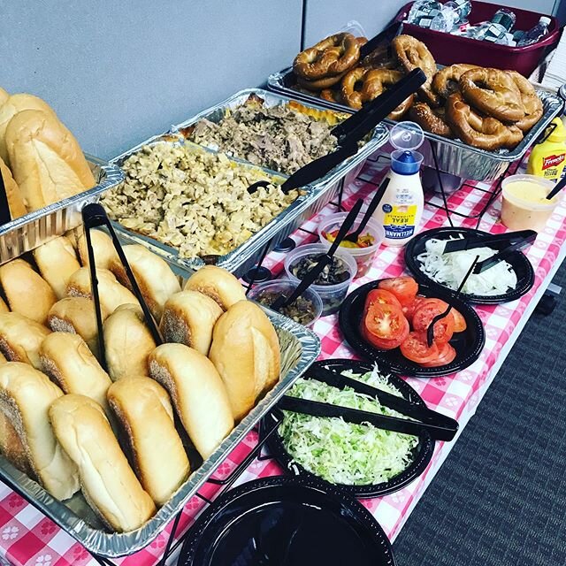 Philly inspired lunch: build your own cheesesteak bar and hot pretzels! 🥨
