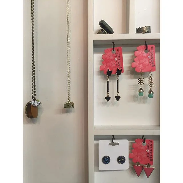 Day ten: 20% off all jewelry! With our new and biggest selection of jewelry we have ever carried, stop in and get some great gifts for under $15! And make sure to treat yourself for conquering your Christmas list.😉 #12daysofchristmas #zingideafactor