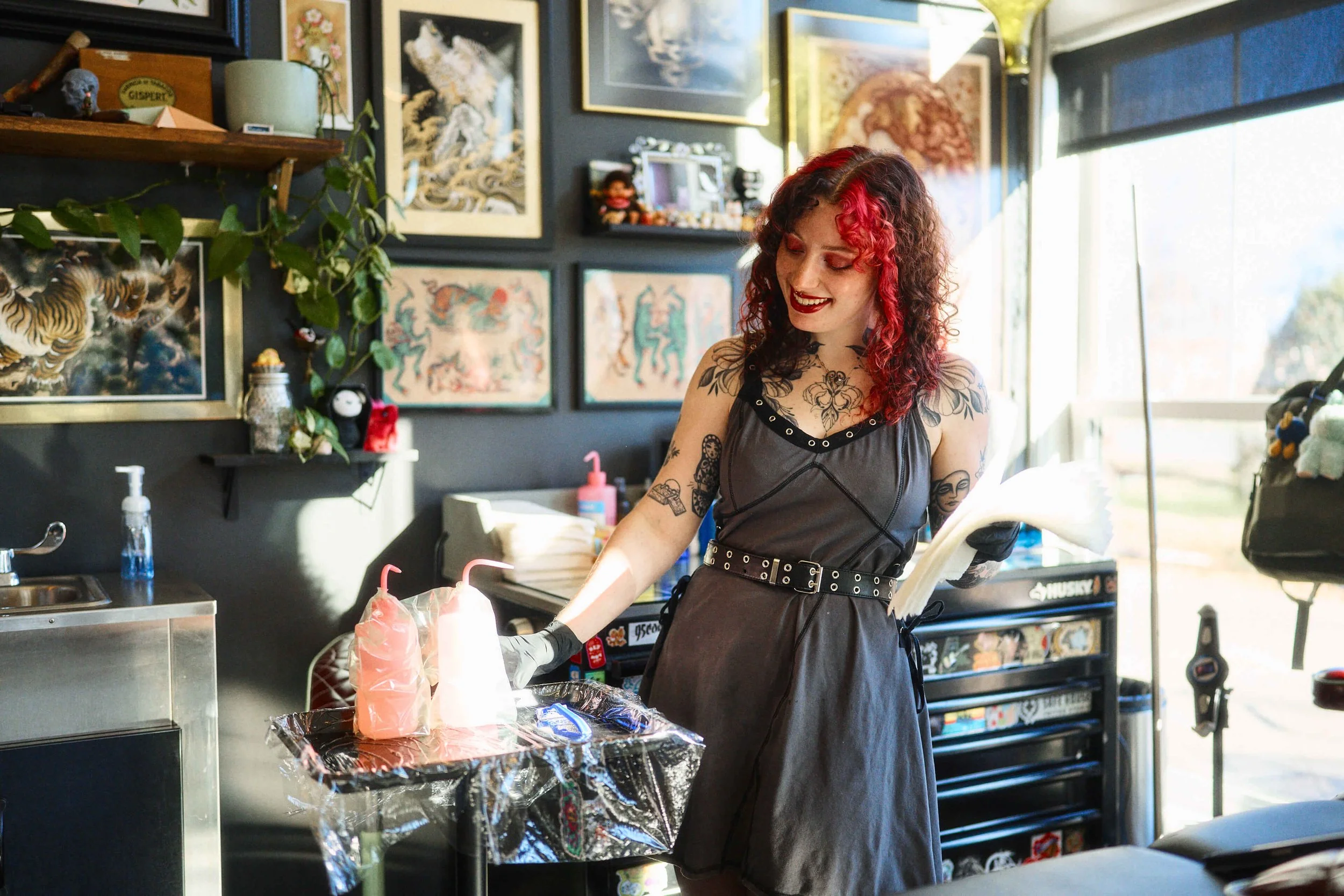 Jasmine Jade tattoo artist at Safe House Tattoo Studio in Nashville preparing her workstation