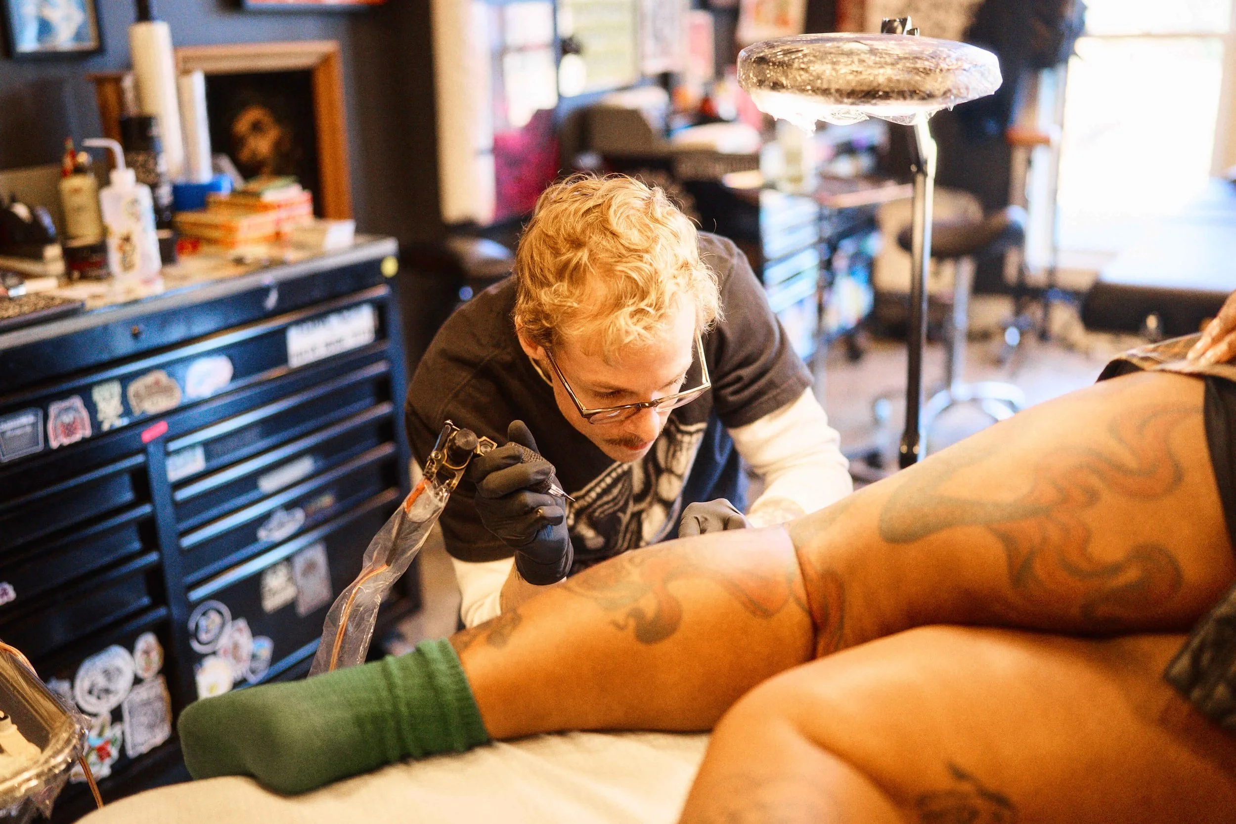 Jonny Wright tattooing a client at Safe House Tattoo Studio in Nashville, Tennessee.