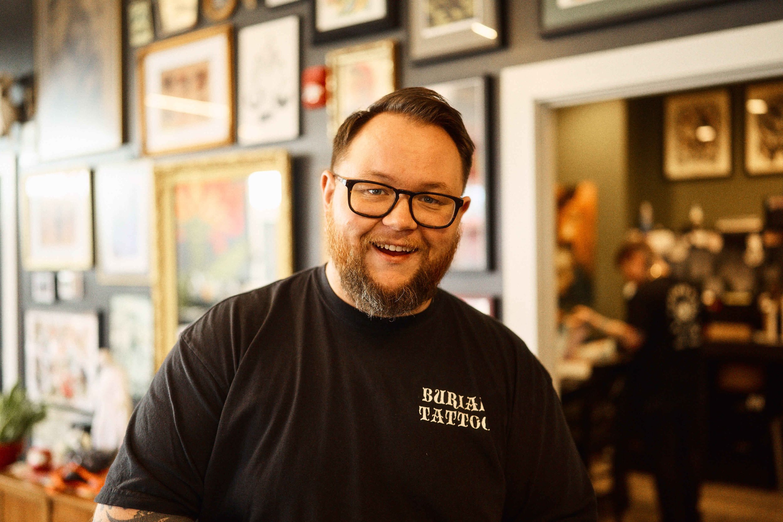 Eli Draughn tattooing a traditional-style tattoo at Safe House Tattoo Studio in Nashville, Tennessee.
