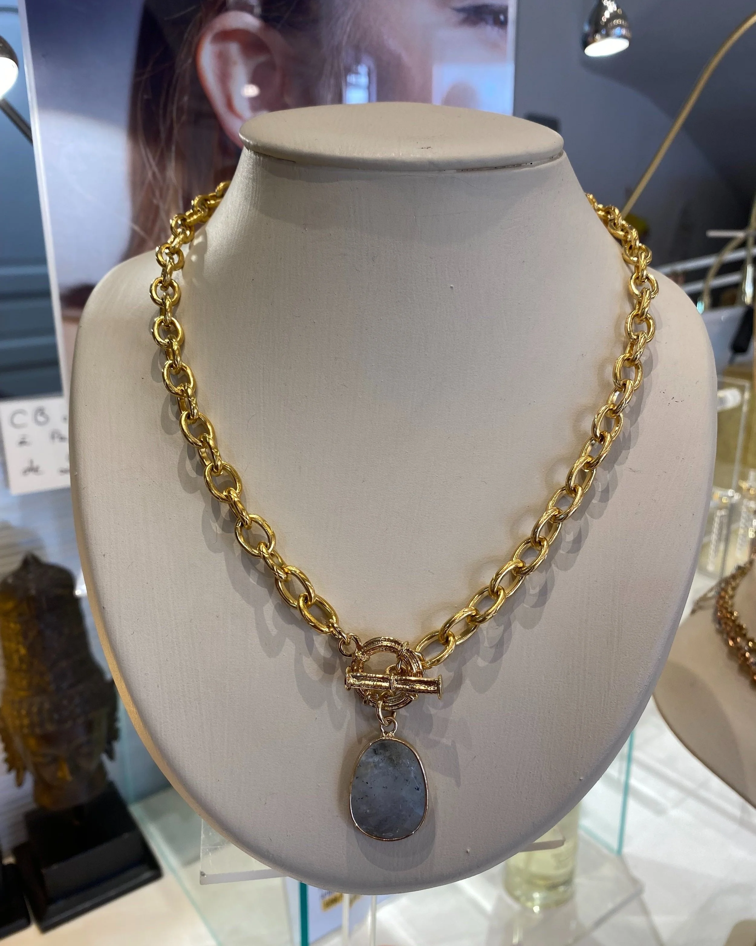 Collier LABRADORITE sur chaine dorée