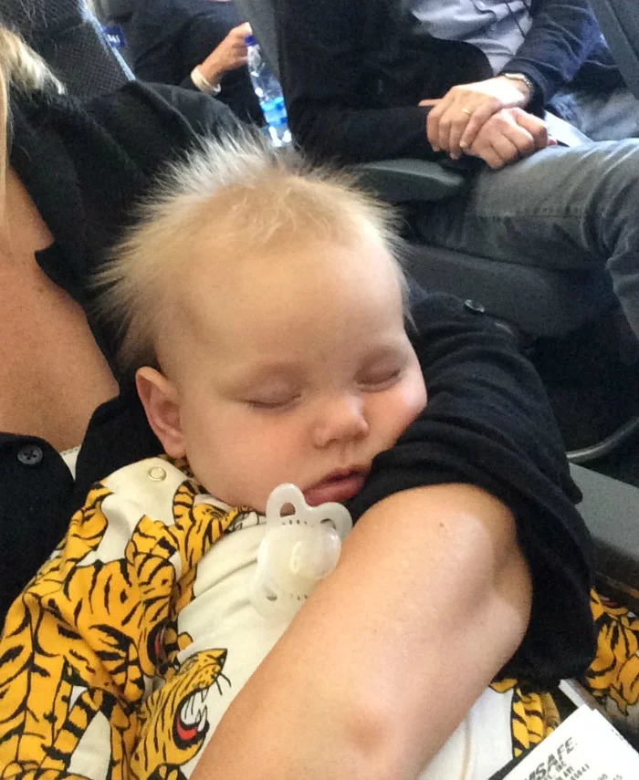 Flyga från Hong Kong till Stockholm med barn