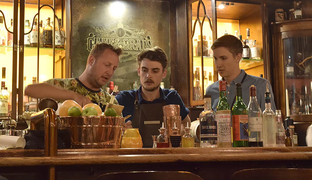 bar2.jpg