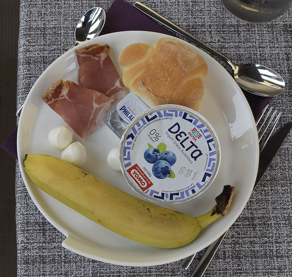 hotelglancebreakfast.jpg