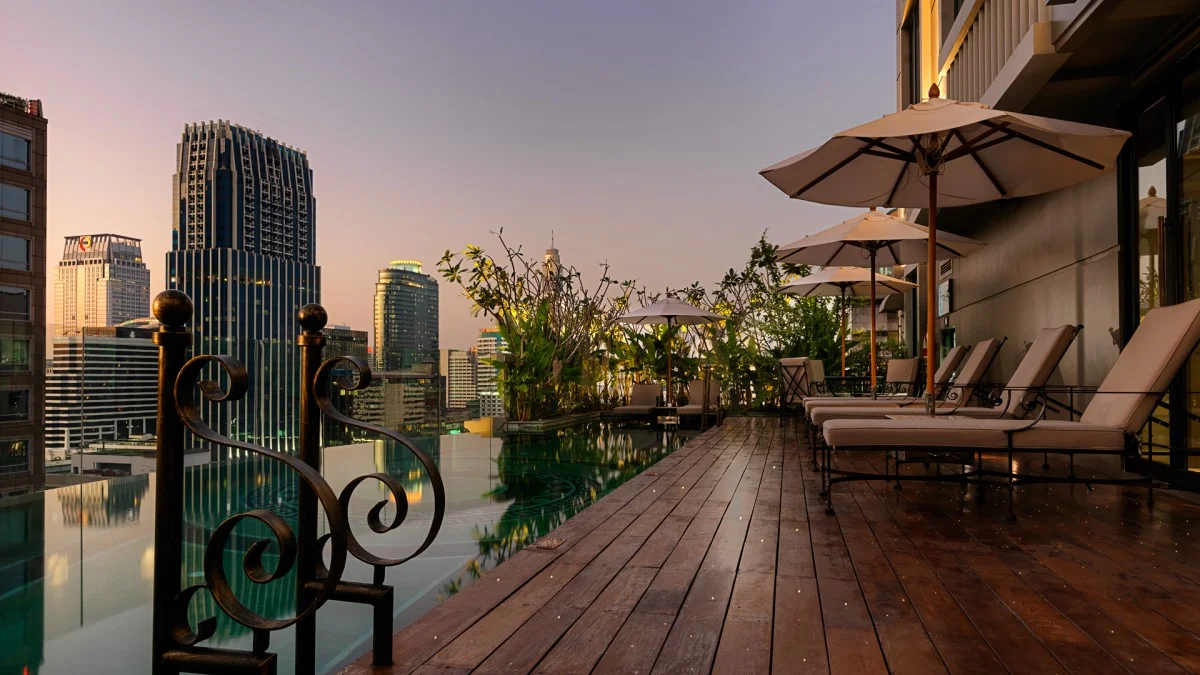 Hotel Muse är en personlig favorit, både bra rooftop pool och bar.