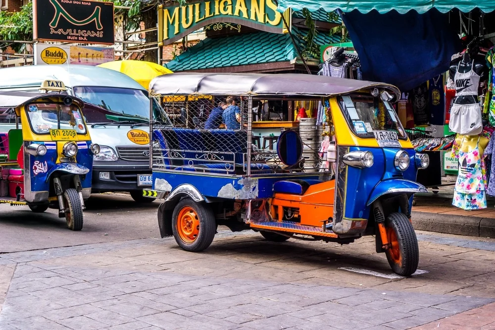 tuktuk-1643802_1280.jpg