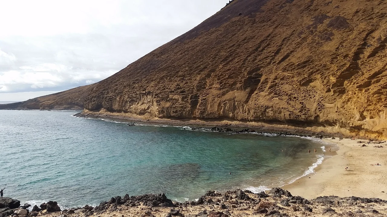 beach-2091797_1280.jpg