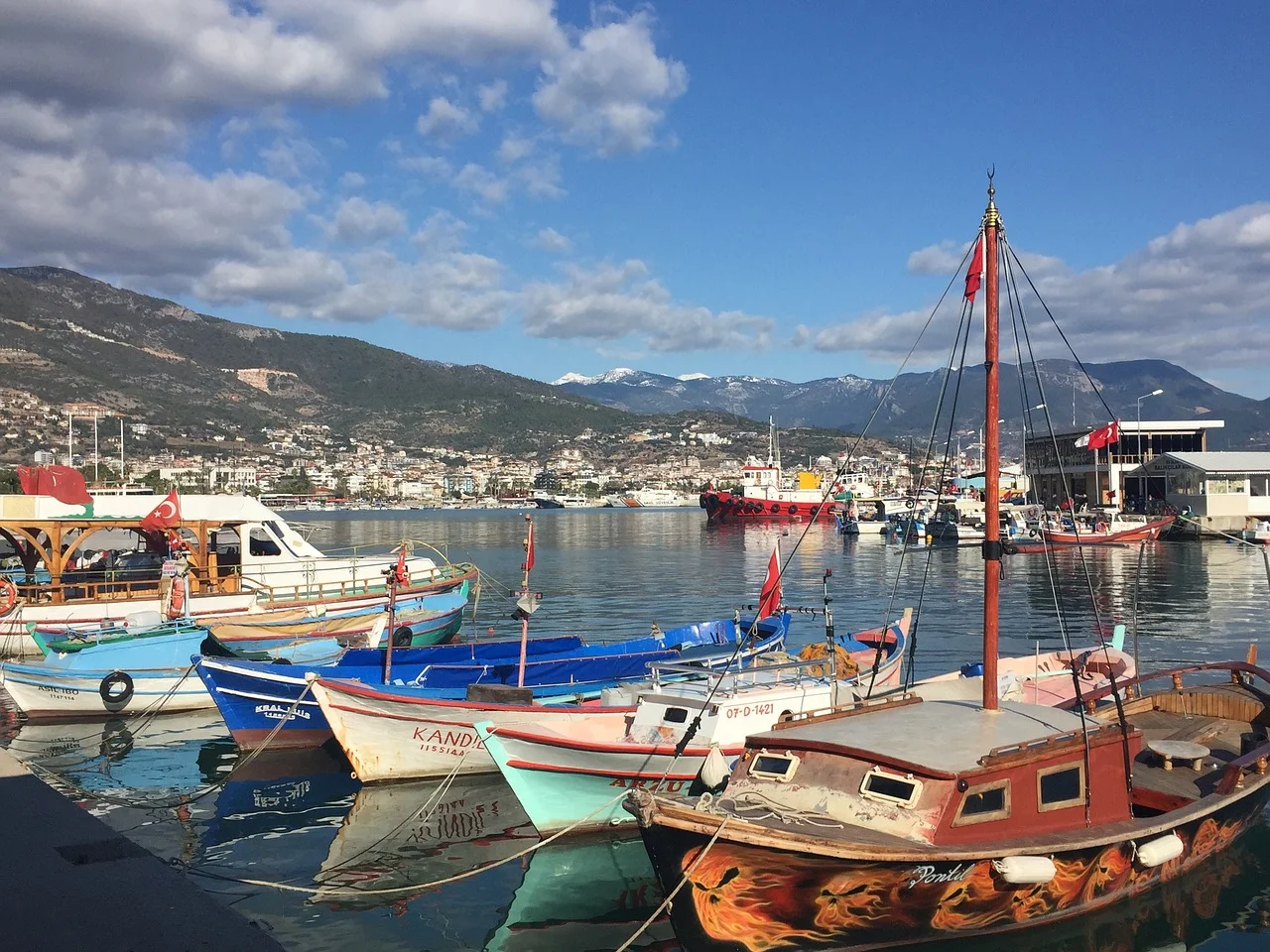 alanya-harbour-2819339_1280.jpg