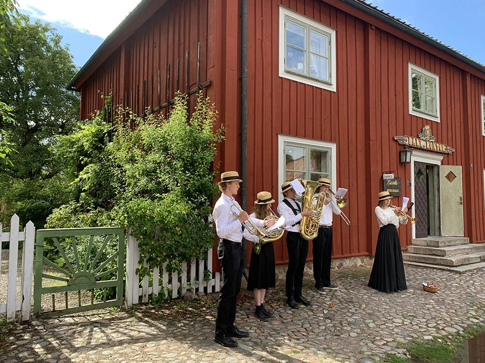 Linköping med barn — Come Fly with Me