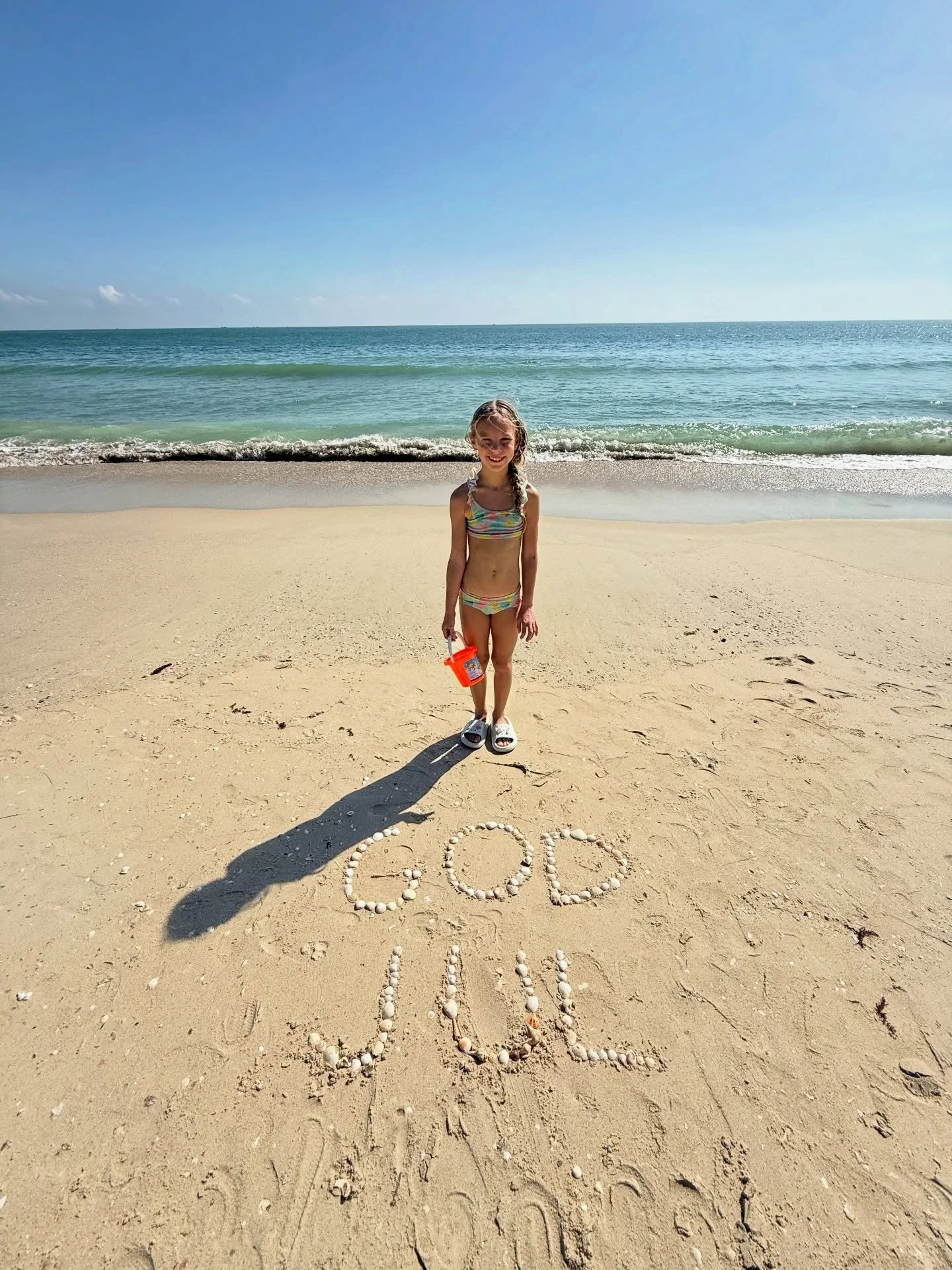 God jul fr&aring;n Sichon och Khanom i Thailand 🌴🇹🇭 I 14 &aring;r har jag jag tjatat p&aring; familjen om att fira jul i Thailand och &auml;ntligen h&auml;nder det🙏🏻 Och vi har hittat ett nytt paradis i detta otroliga land ❤️😍Pad Kra Pao till j