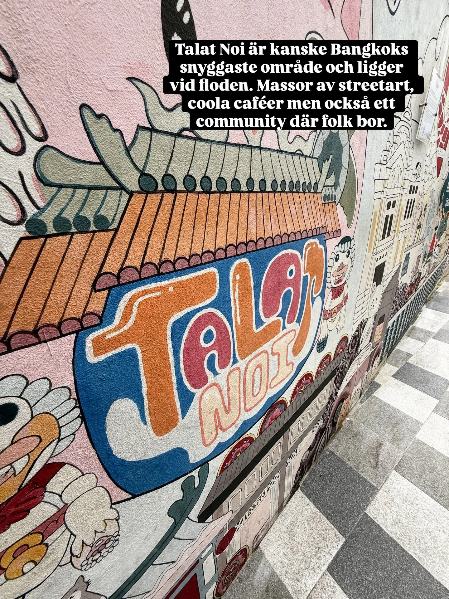 Talat Noi &auml;r enligt mig det snyggaste omr&aring;det i Bangkok just nu 😍 Streetart, caf&eacute;er, god mat, tempel och gamla byggnader som f&aring;tt nytt liv. Ett m&aring;ste! 
#talatnoi#bangkok#thailand#bangkokcity#amazingthailand