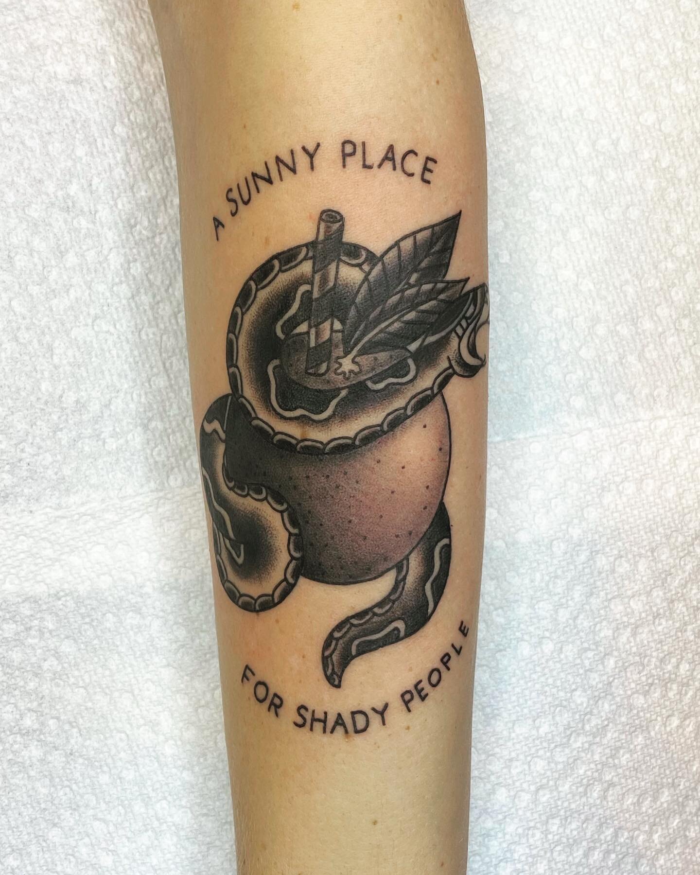 florida: a sunny place for shady people. thanks for the trust always alexa!

done at @familytattoo