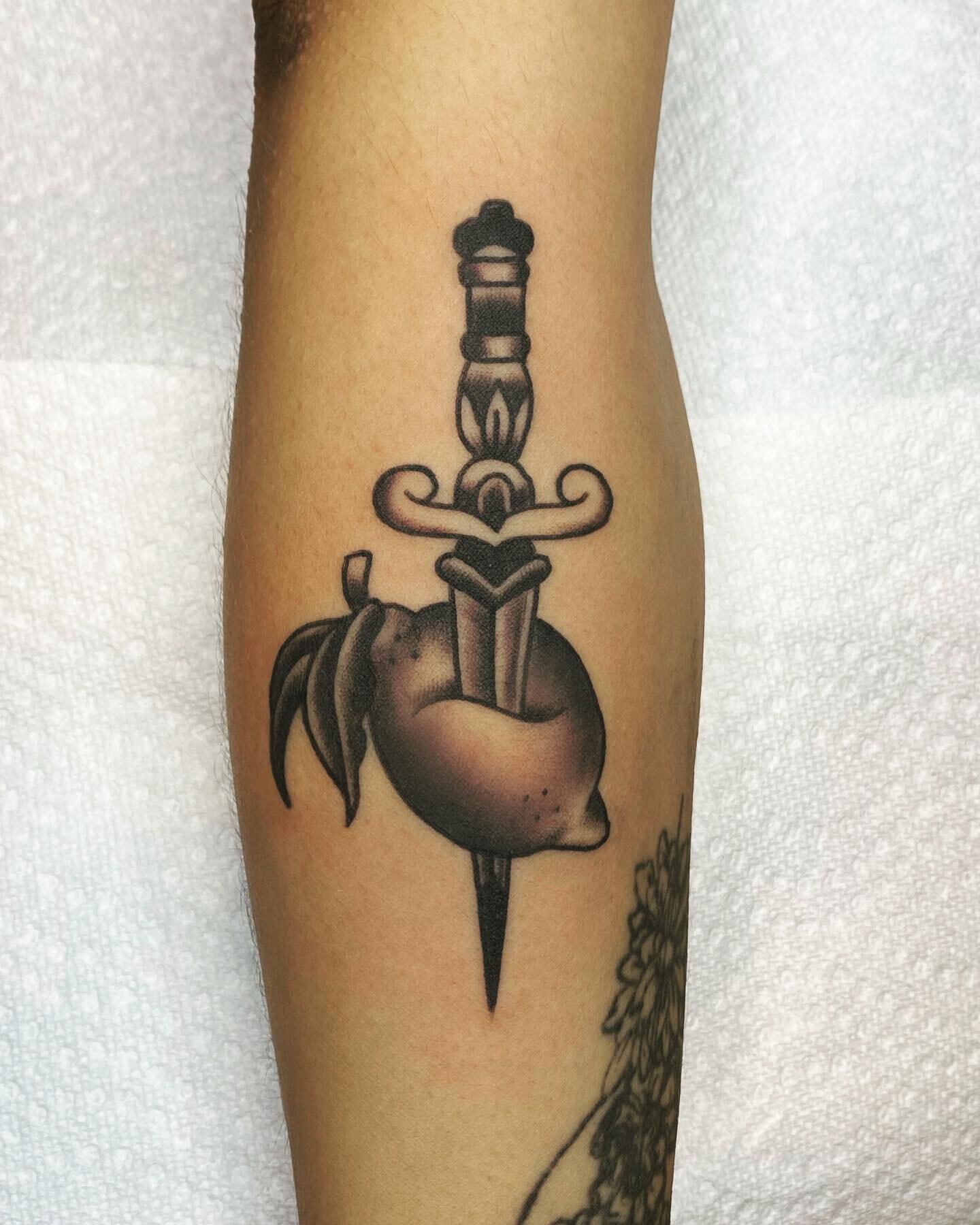 custom dagger for melanie! thanks for getting a tattoo during your trip

done at @familytattoo