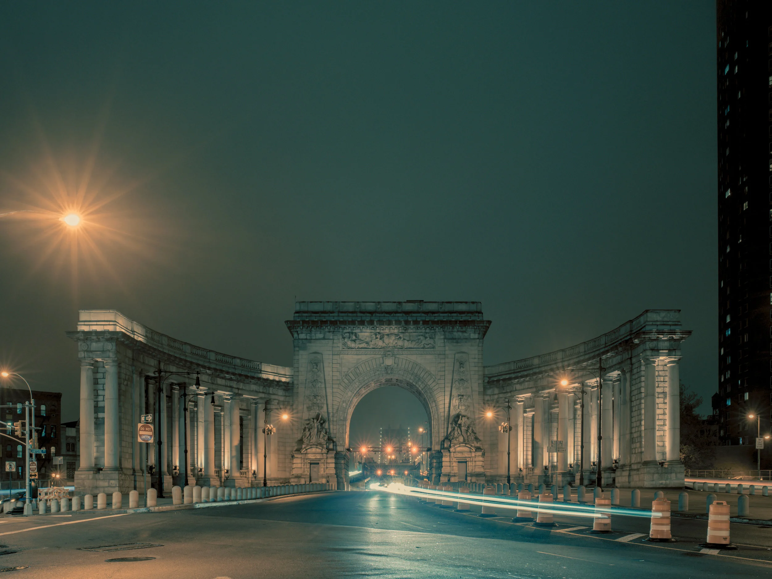 Manhattan Bridge entrance, 2014.jpg