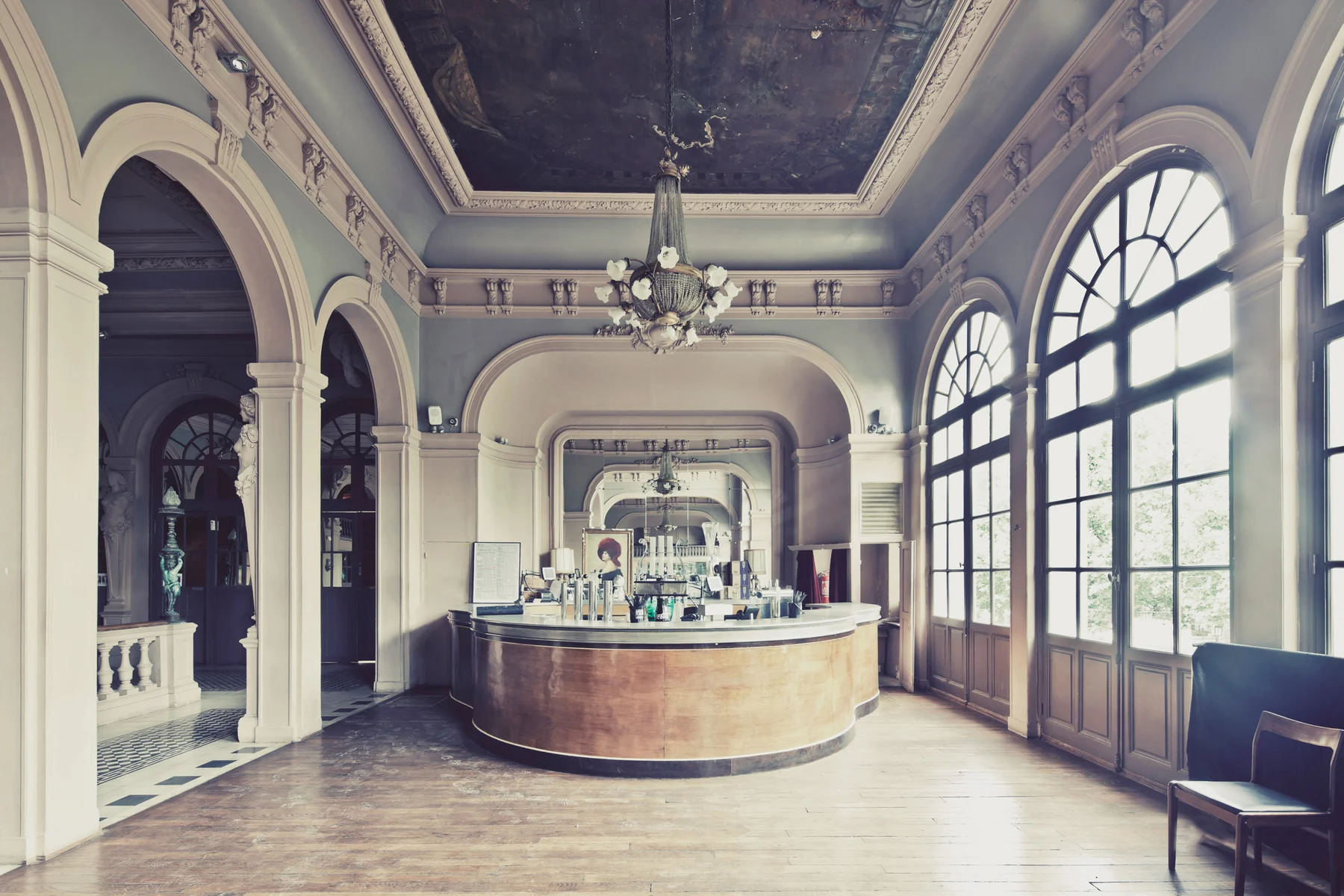 112700-6686050-Le_bar_du_Trianon-2.jpg
