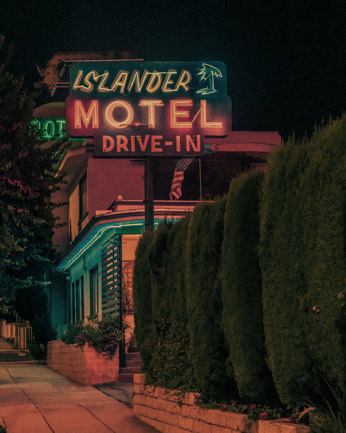 Islander Motel Drive-In.jpg