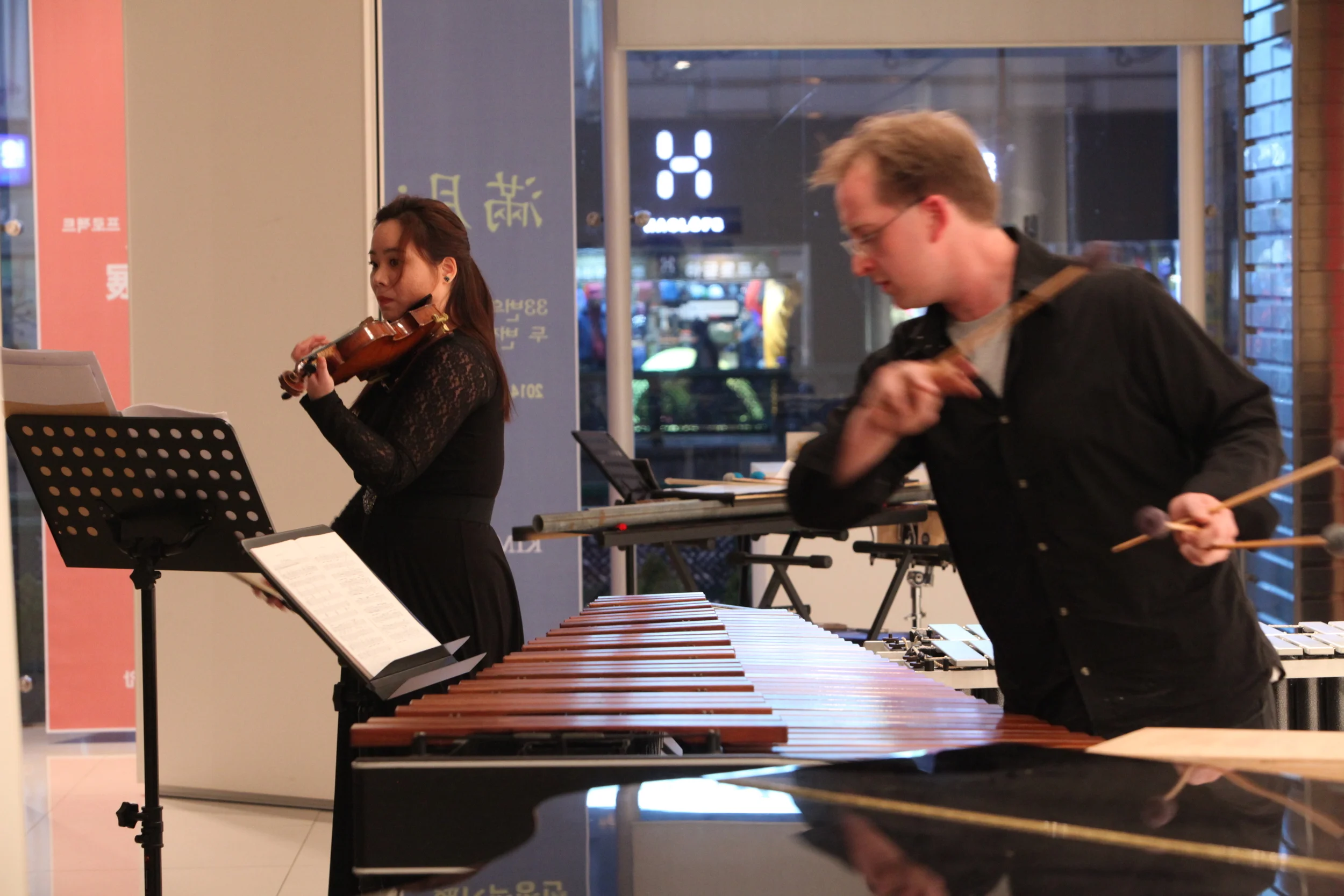 Kevin and Jung-Hwa Rhee, performing Piazzolla's L'Histoire du Tango at Yian Art Gallery in Daejeon, South Korea