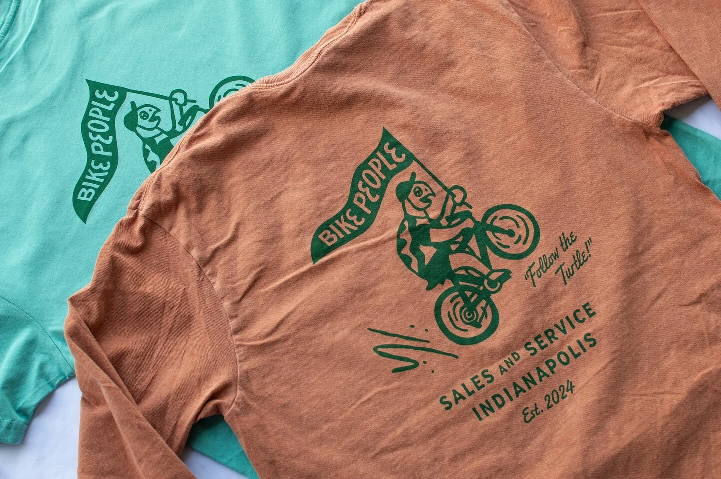 Fun tees for our pals @bikepeopleindy 🐢🐢

#teeshirt #illustrator #photoshop #printmaking #garmentmanufacturer #apparelmanufacturing #garmentmanufacturer #customtshirts #indyscreenprinter #indianapolis #ink #waterbase #ryonet #roq #indiana #tees #ro