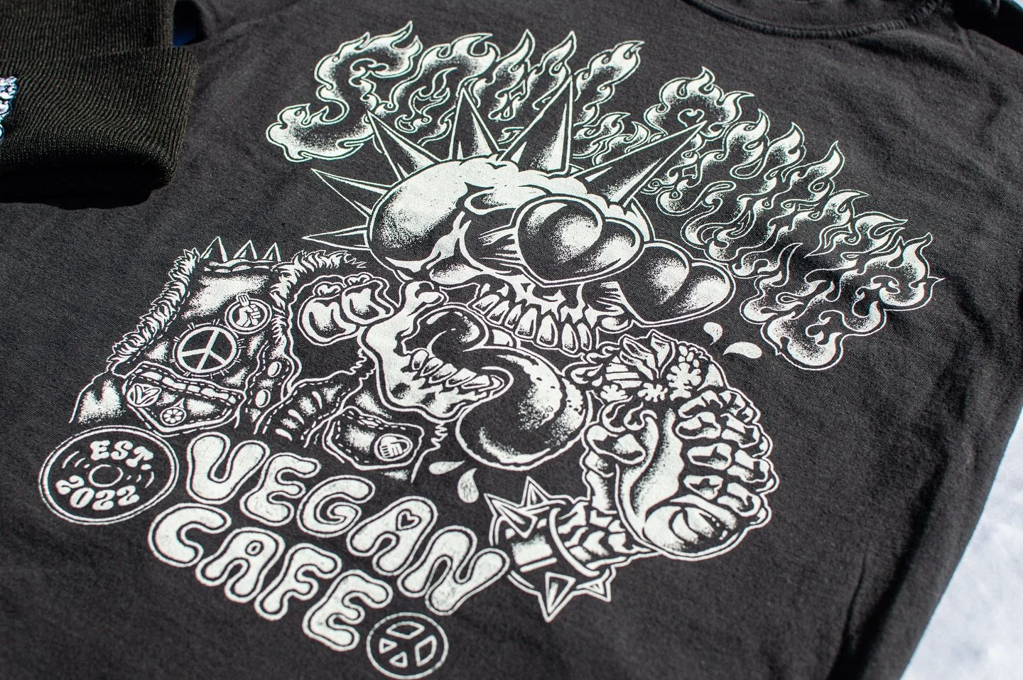 Farewell tees and beanies for our friends @soulshineindy Thank you so much for the trust with this special design!

Ask us about our fulfillment and web-store options for your preorders and merch runs, we love to making the process easy for yall💕

d