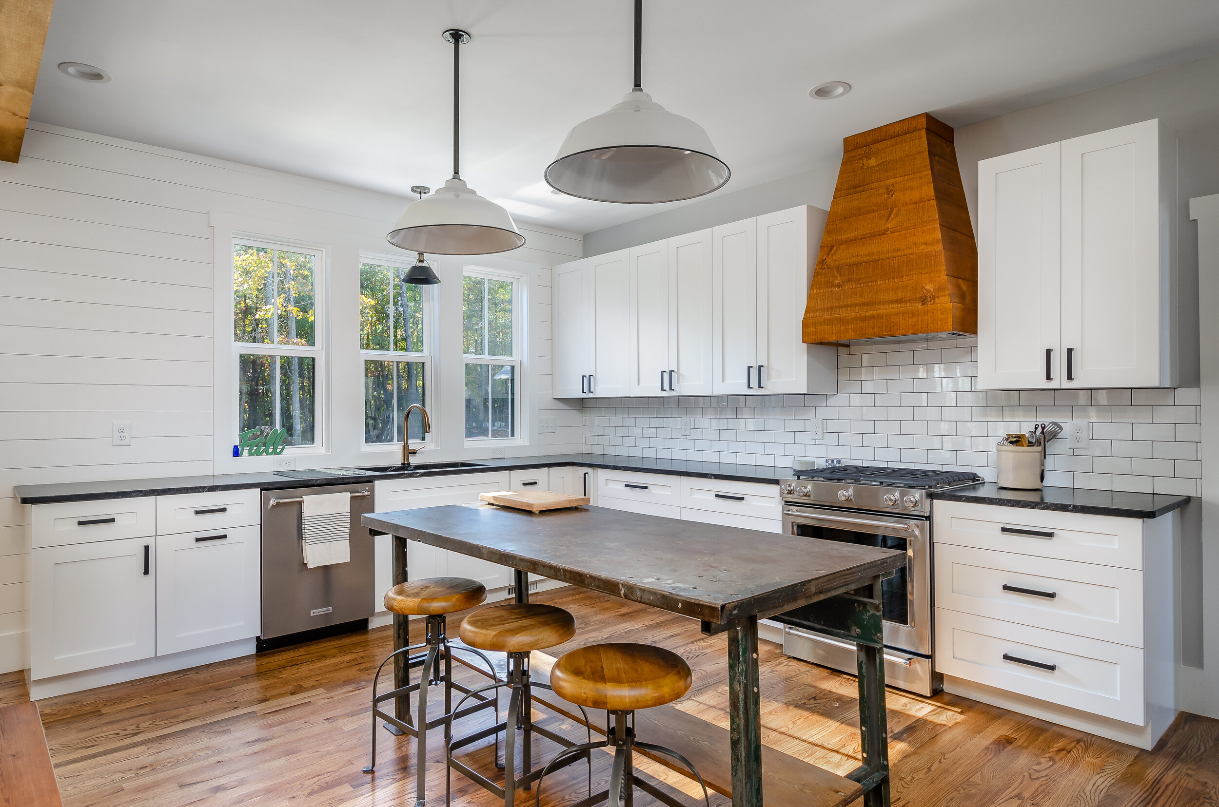 1429 Modern Farmhouse HiRes-15.jpg