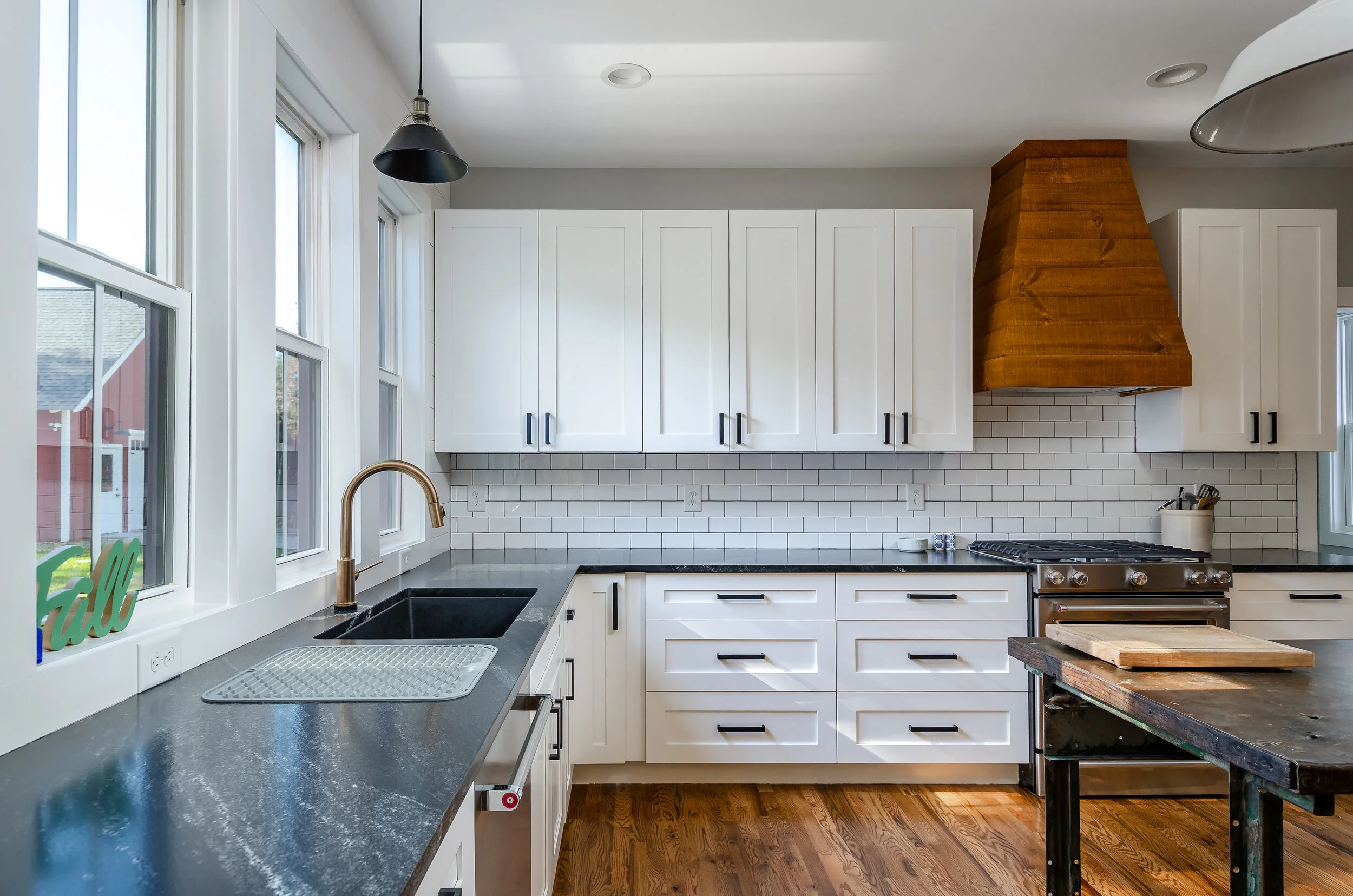 1429 Modern Farmhouse HiRes-18.jpg