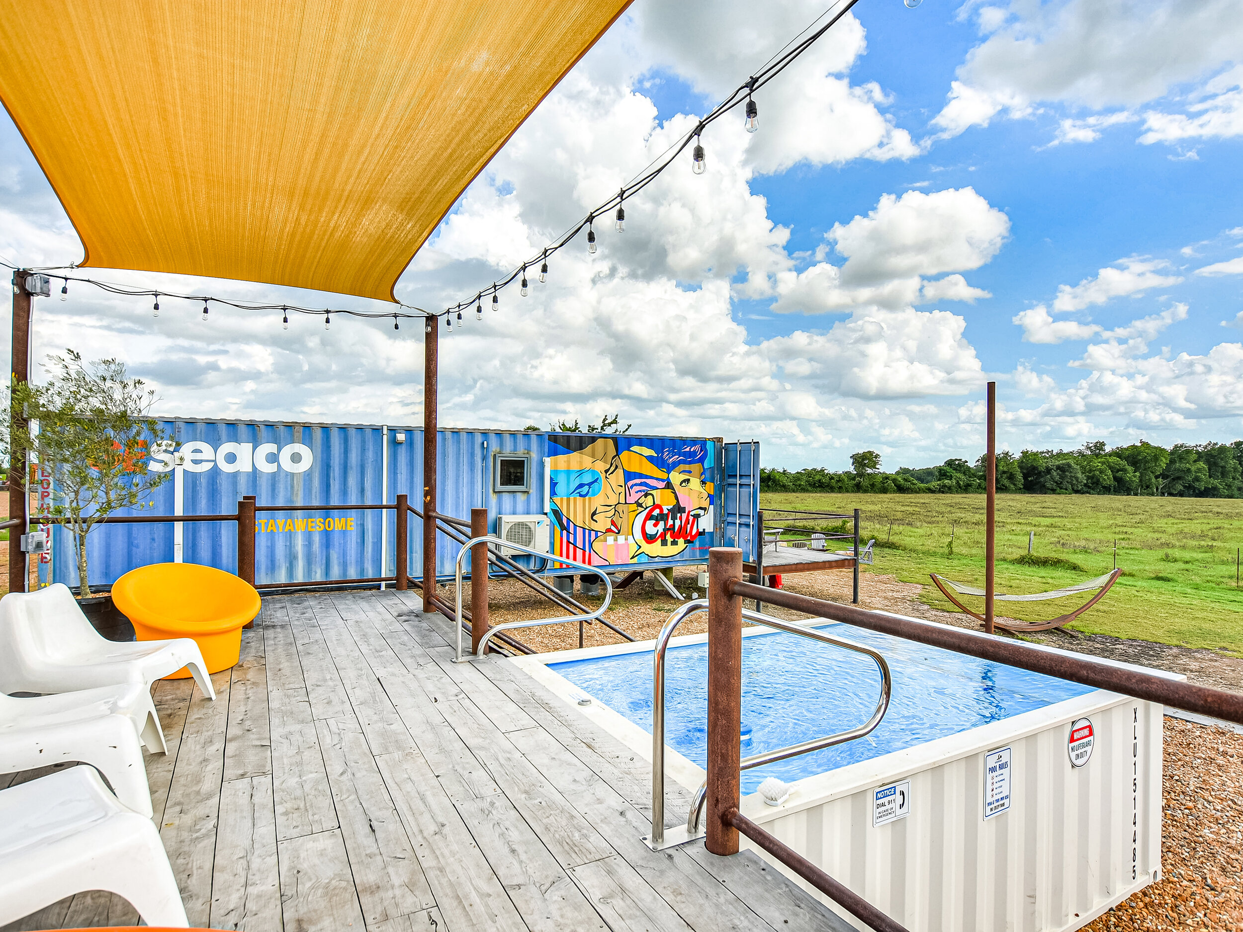 FLOPHOUZE SHIPPING CONTAINER HOTEL